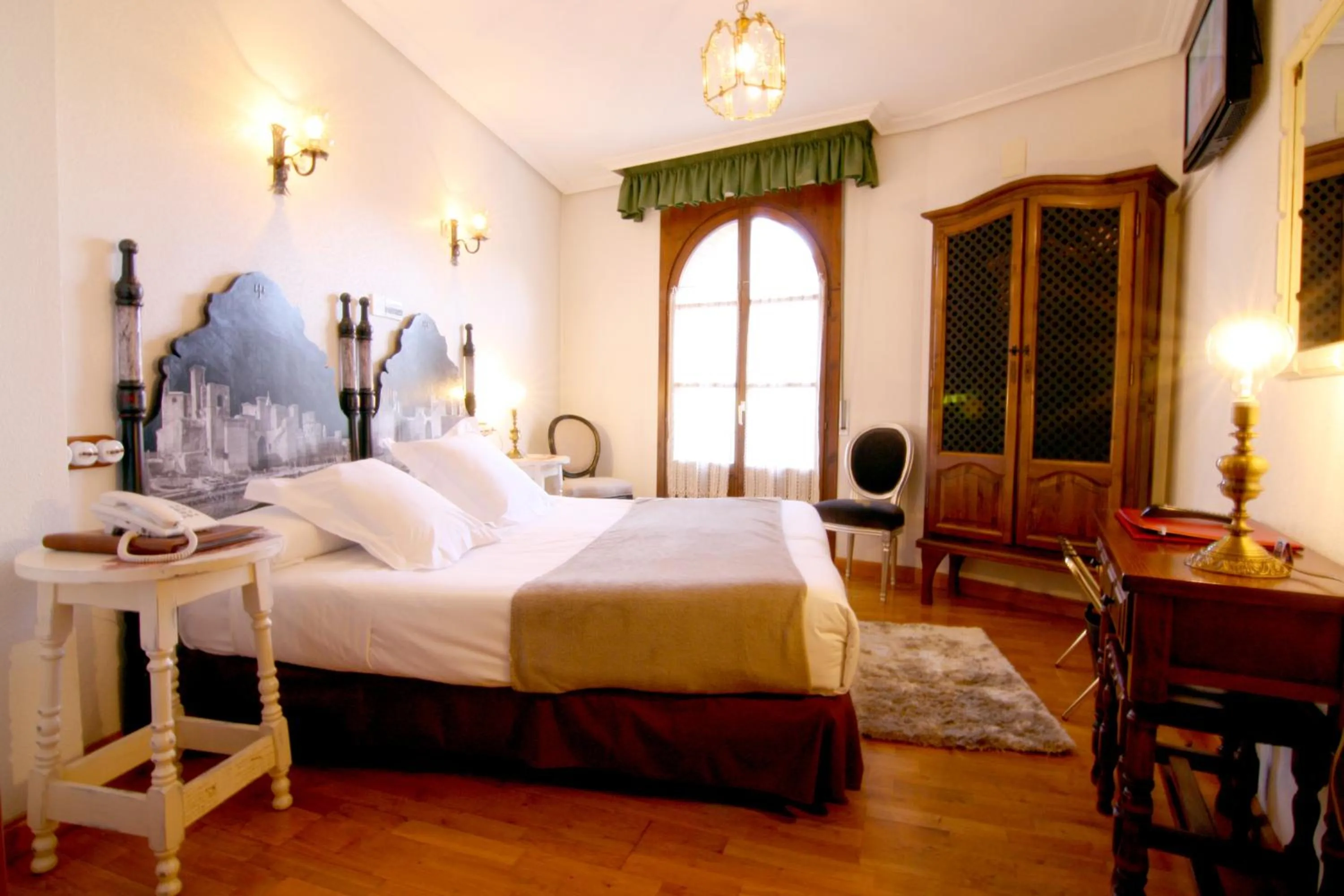 Day, Bed in Hotel Merindad de Olite