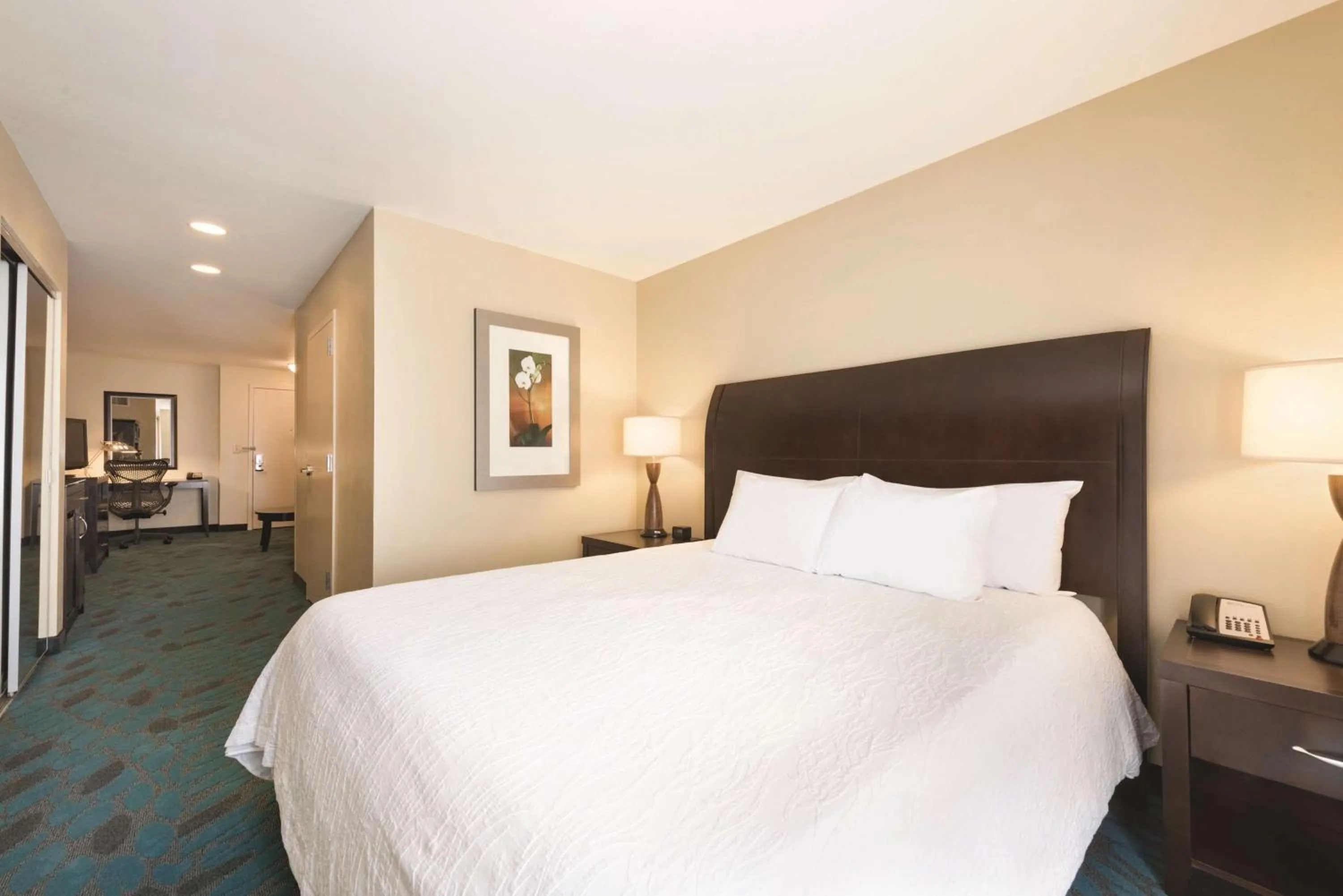 Bed in Hilton Garden Inn Fargo