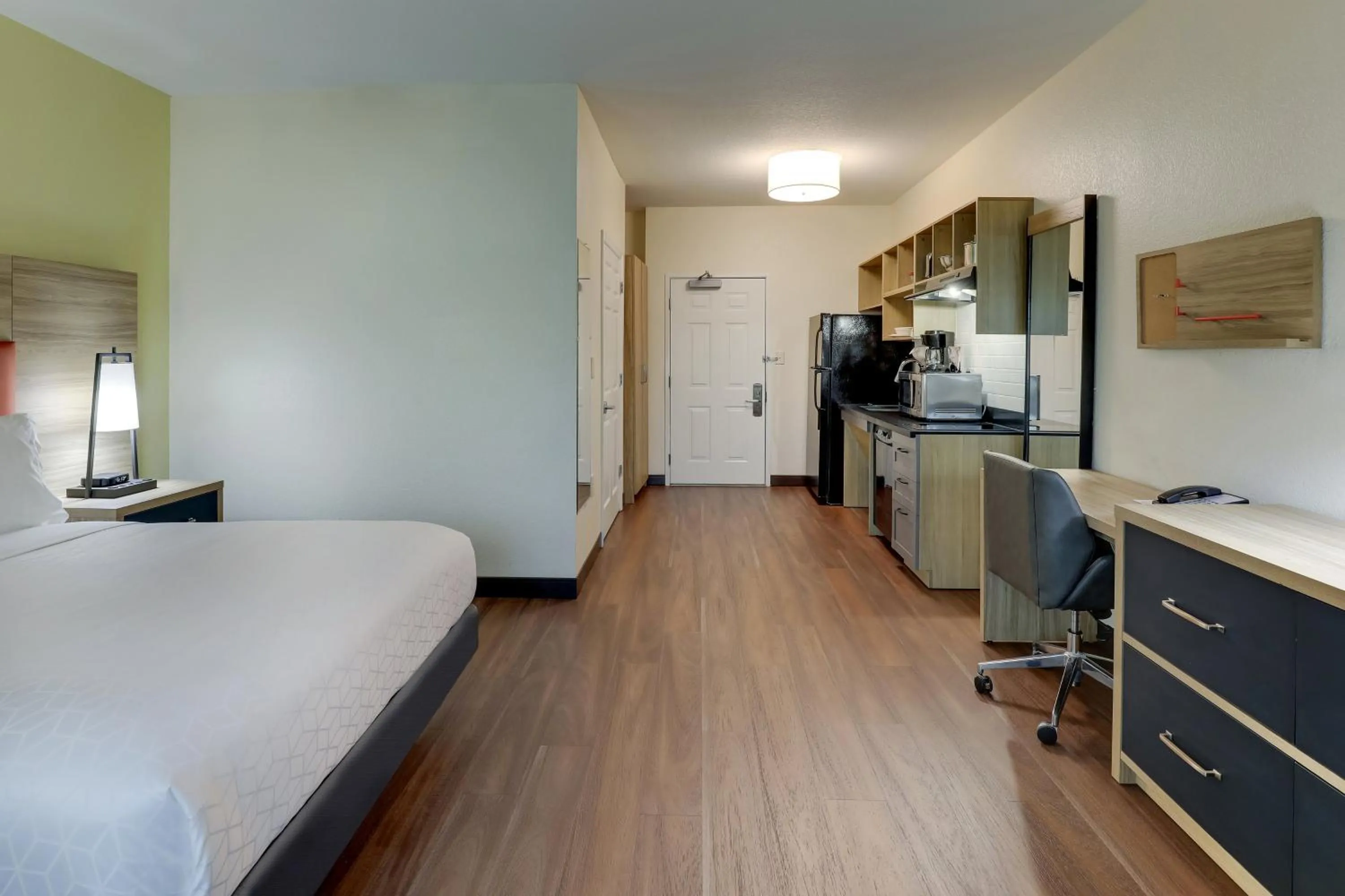 Photo of the whole room, Bed in Candlewood Suites Lexington by IHG