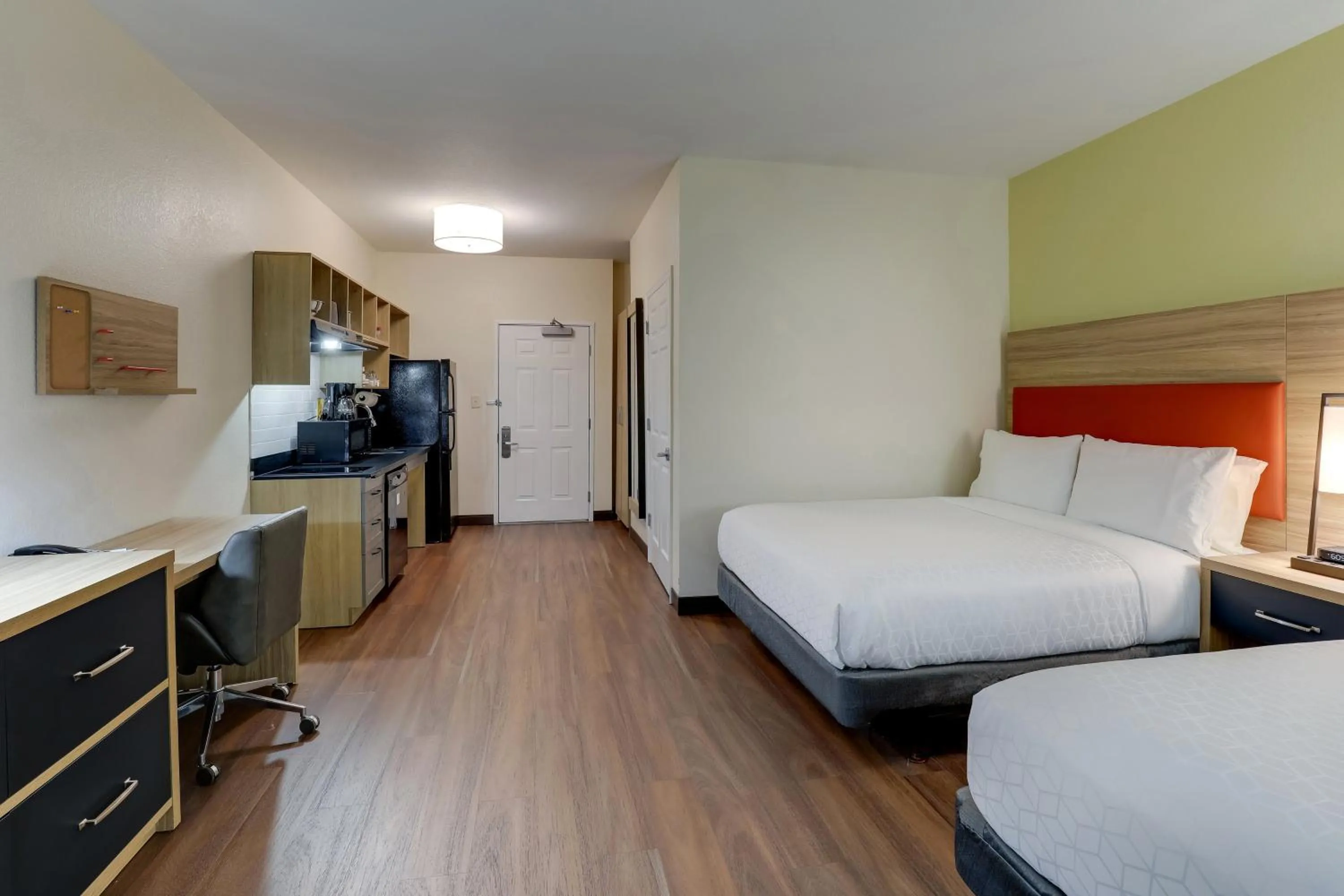 Photo of the whole room, Bed in Candlewood Suites Lexington by IHG