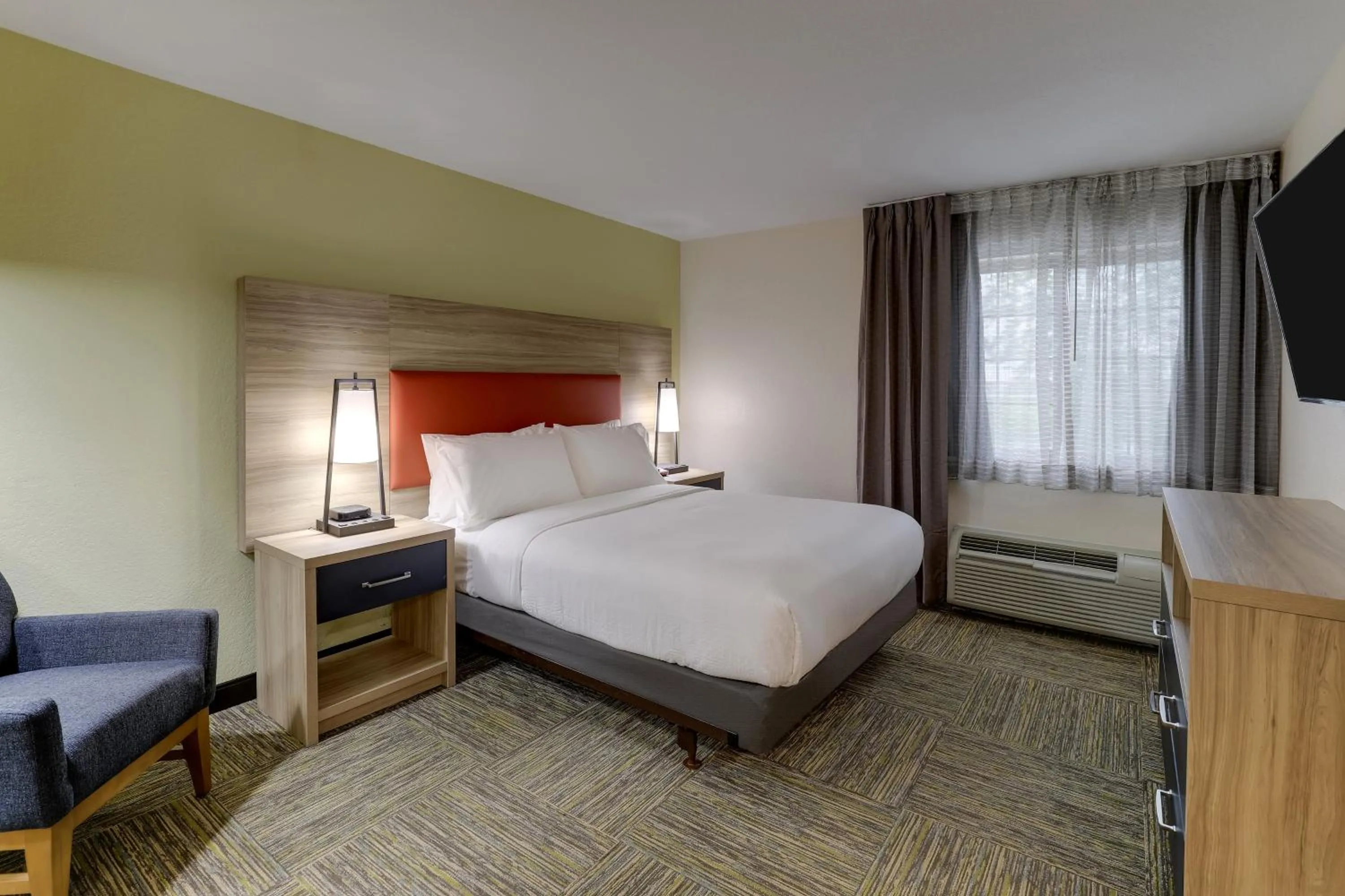Photo of the whole room, Bed in Candlewood Suites Lexington by IHG