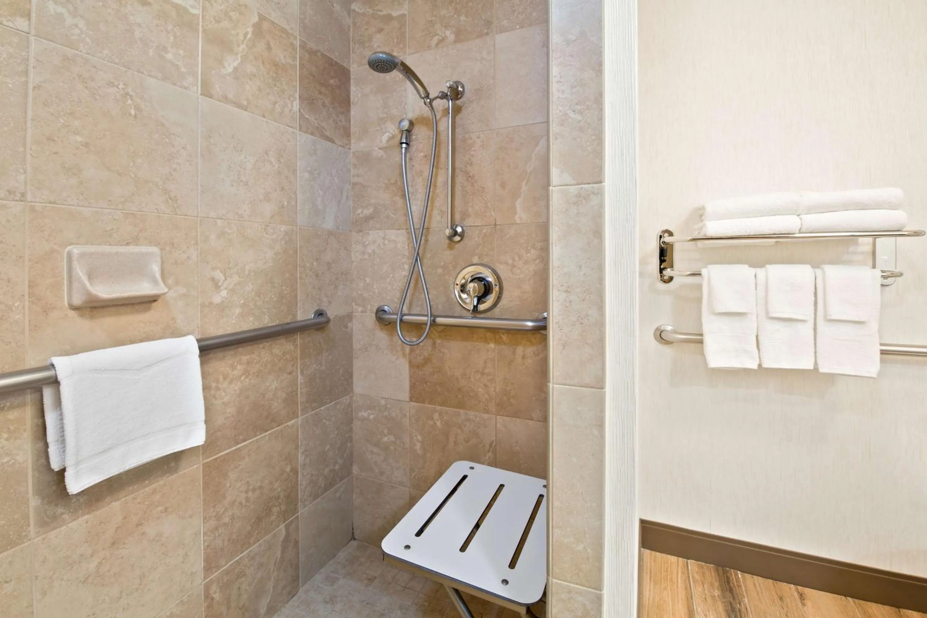 Bathroom in Hampton Inn & Suites by Hilton Walla Walla