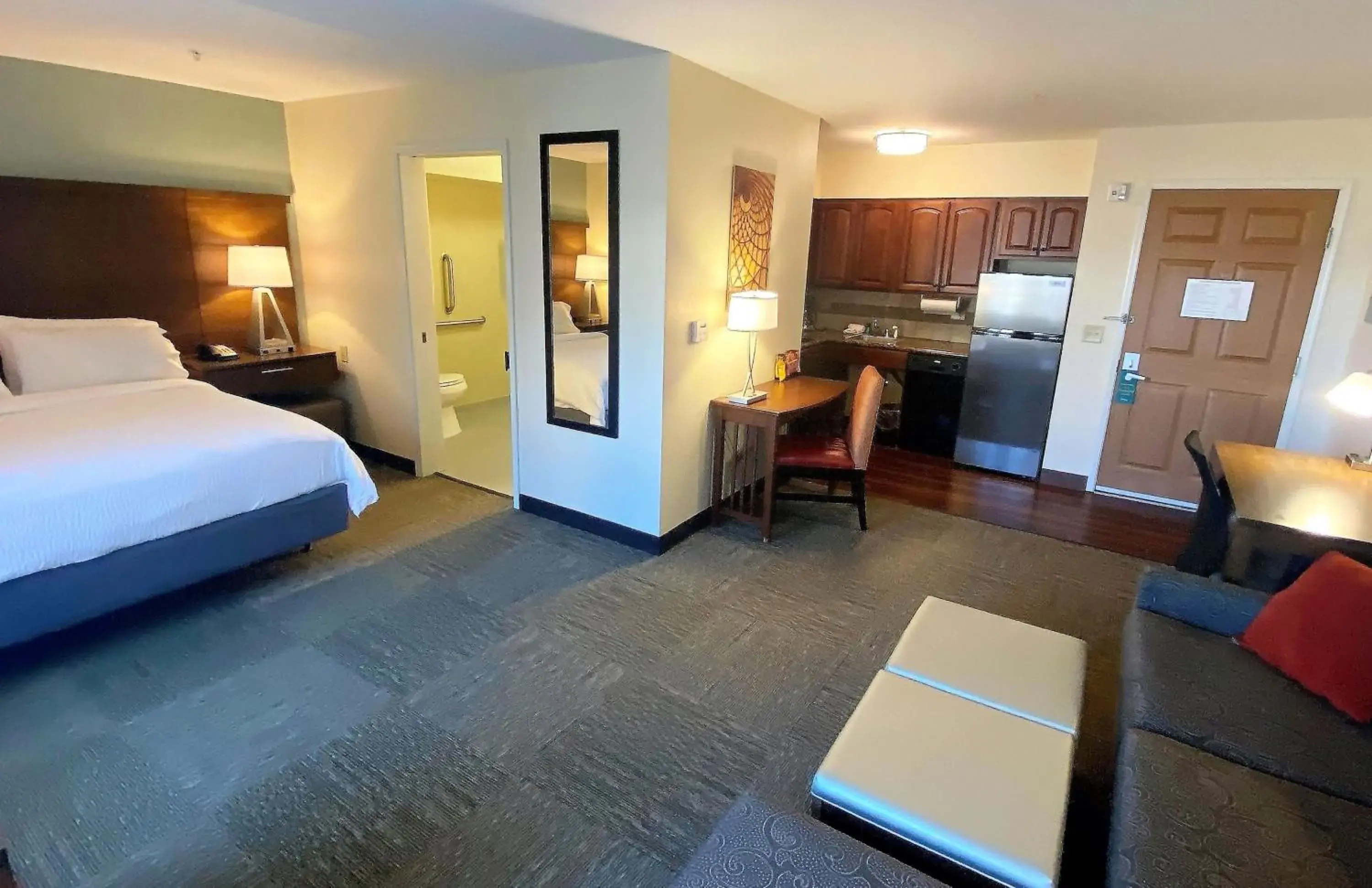 One-Bedroom Queen Suite - Disability Access in Staybridge Suites Great Falls by IHG One-Bedroom Queen Suite - Disability Access in Staybridge Suites Great Falls by IHG