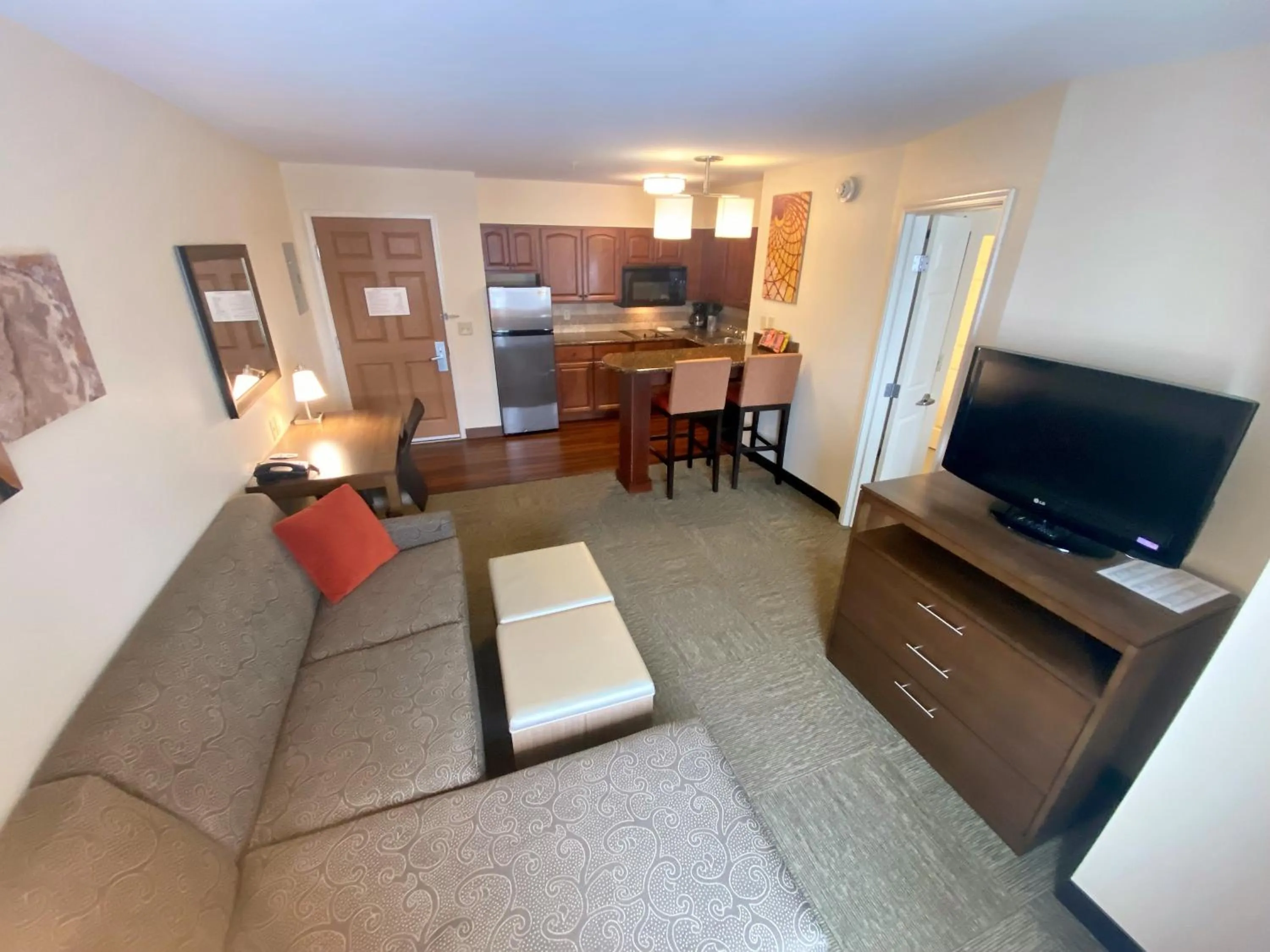 Living room in Staybridge Suites Great Falls by IHG