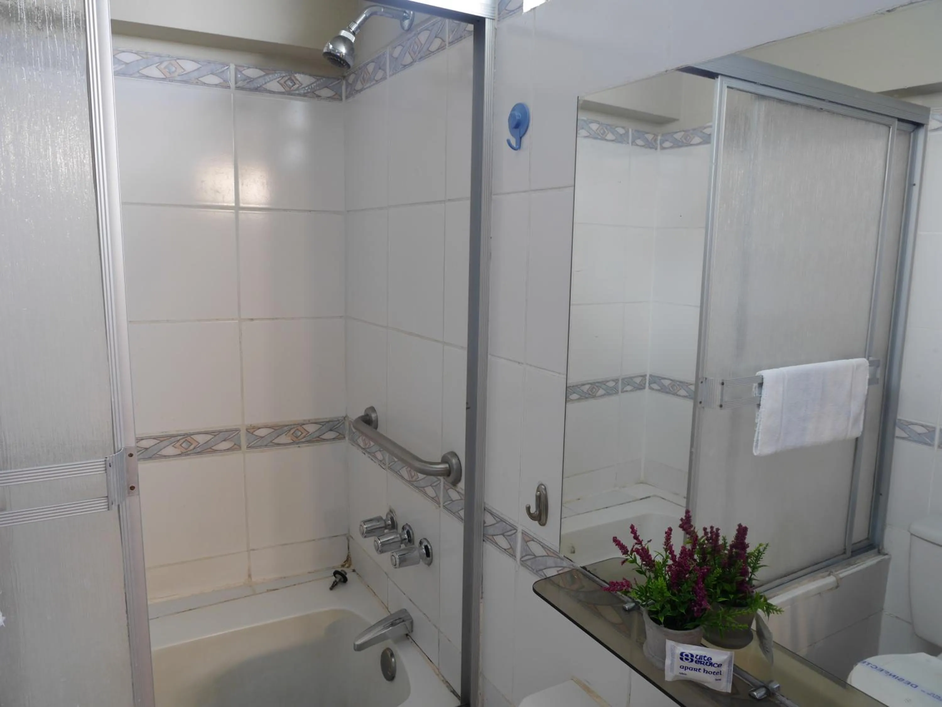 Bathroom in Suite Service Apart Hotel