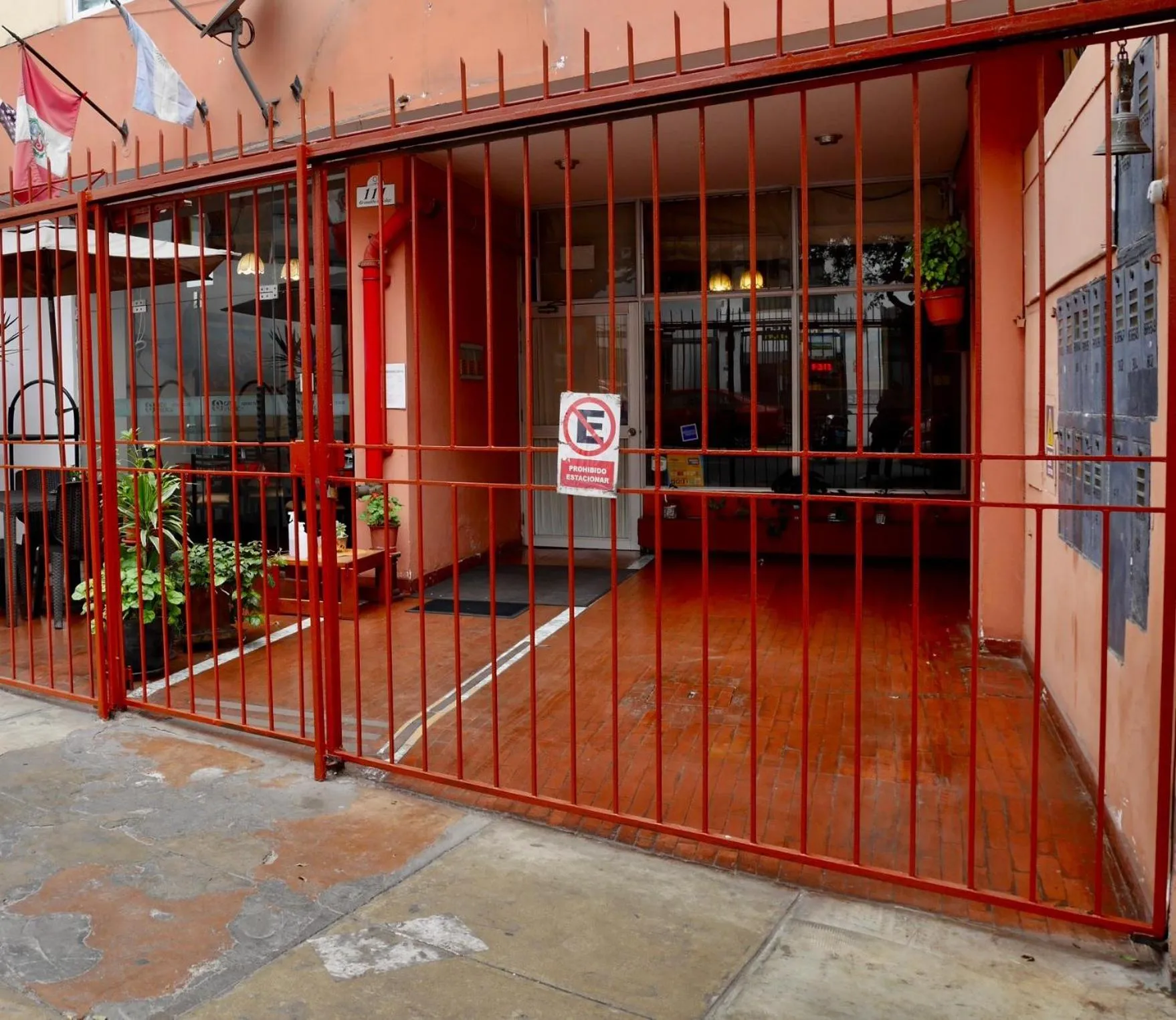 Facade/entrance in Suite Service Apart Hotel