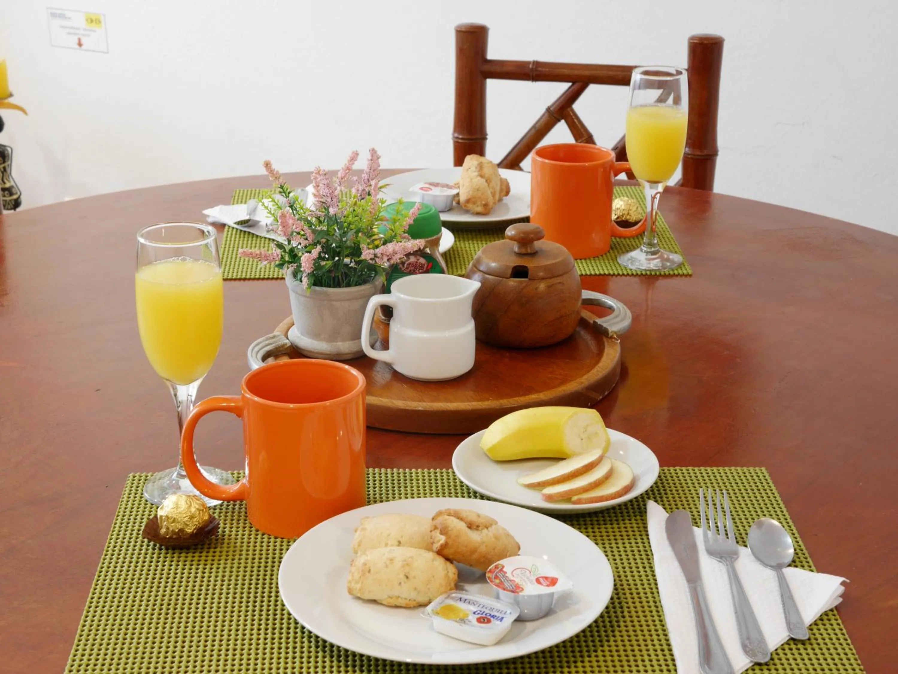 Breakfast in Suite Service Apart Hotel