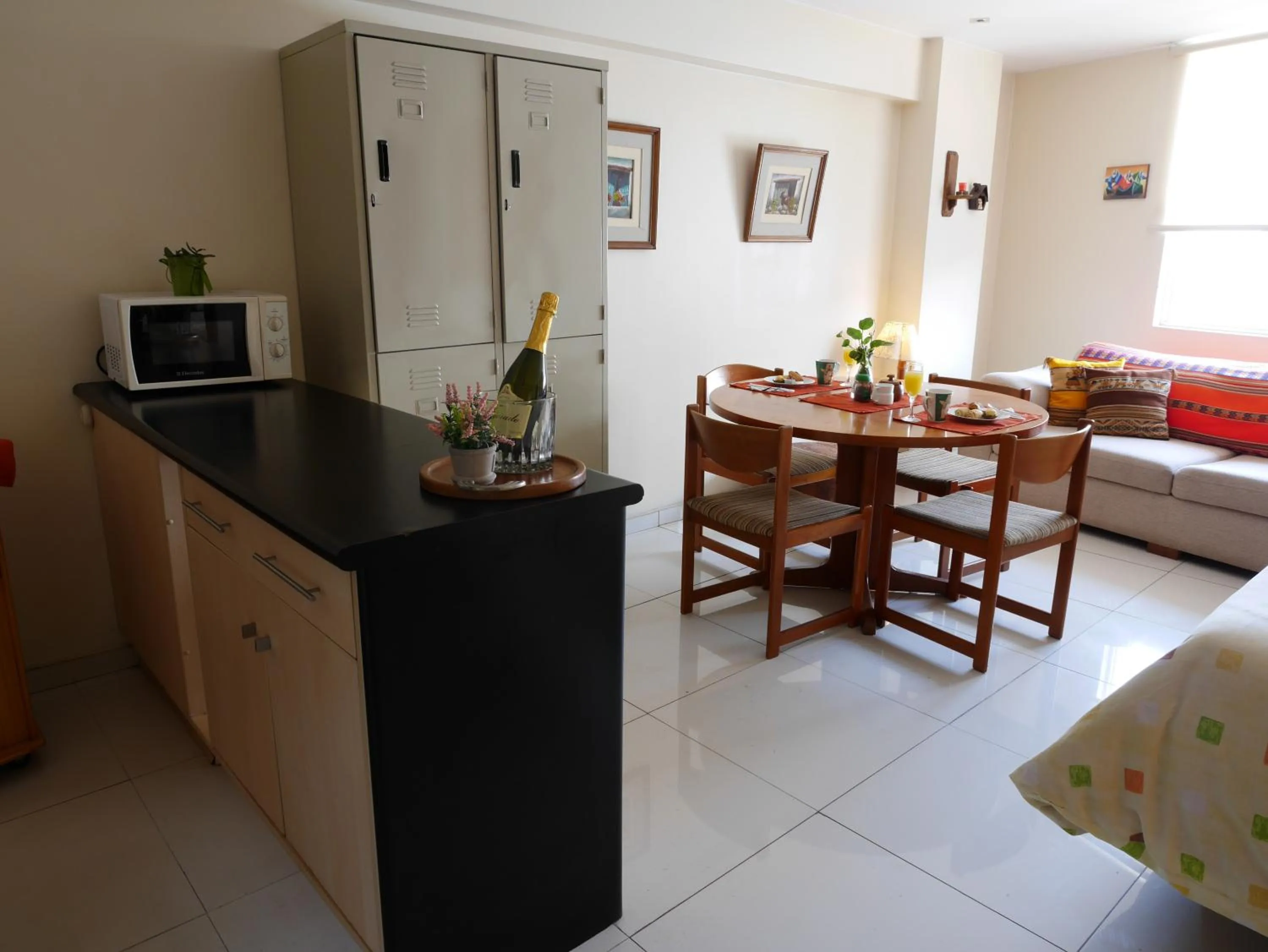 Dining area in Suite Service Apart Hotel
