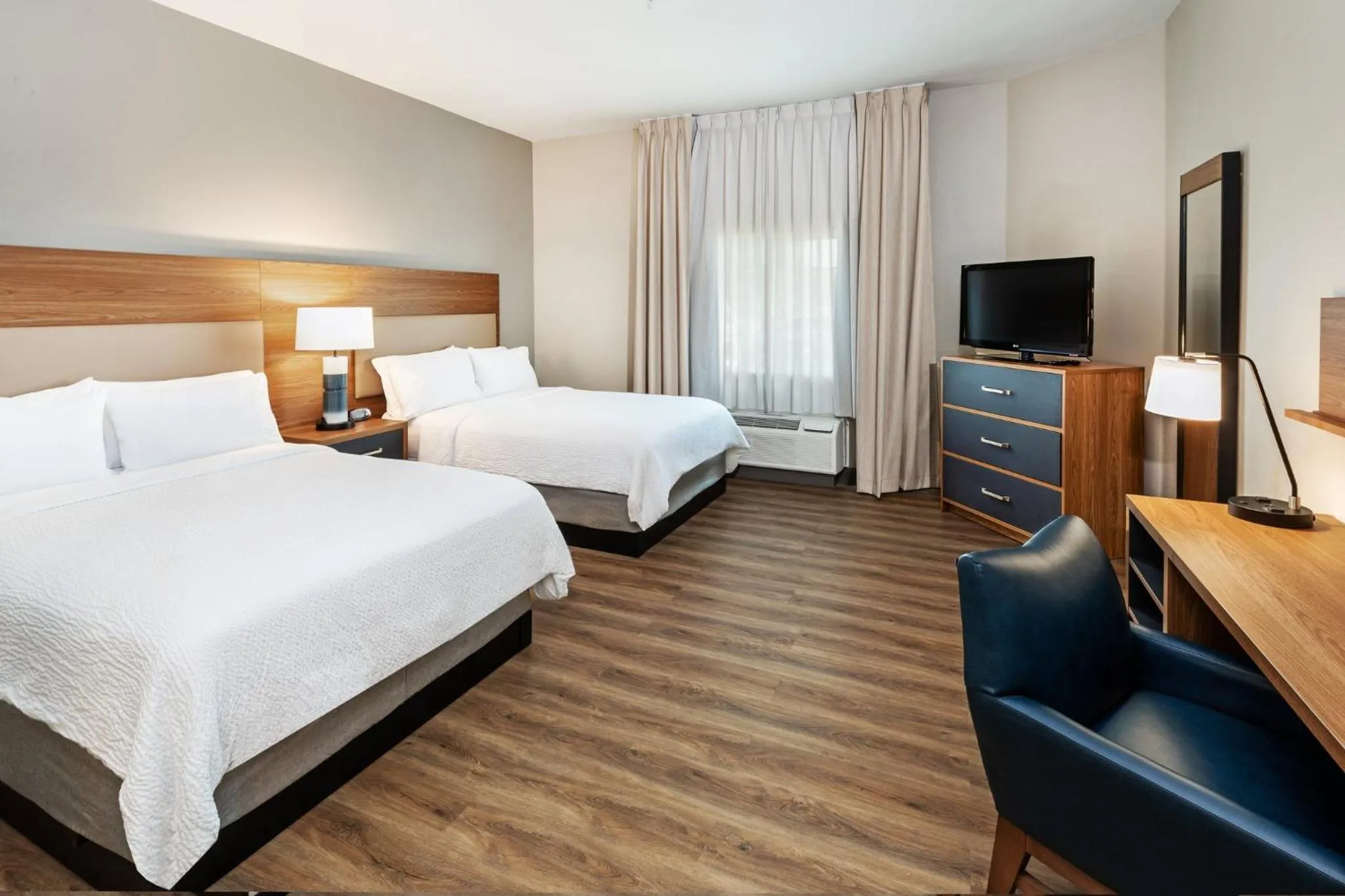 Photo of the whole room, Bed in Candlewood Suites Georgetown by IHG