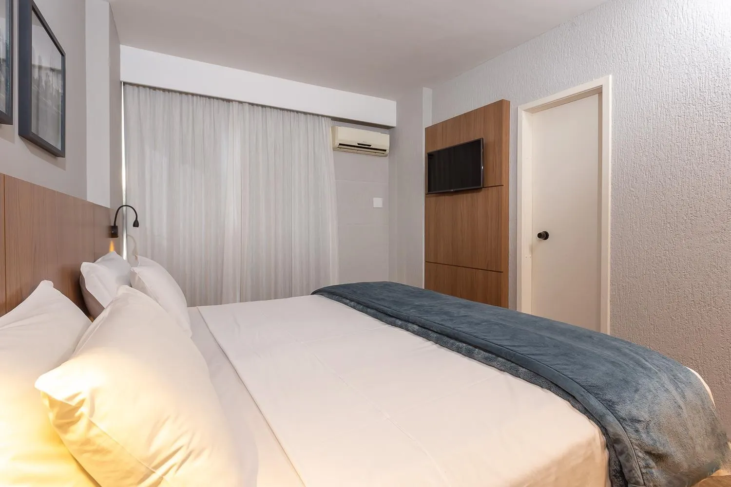 Bed in Roochelle Hotel by Nobile