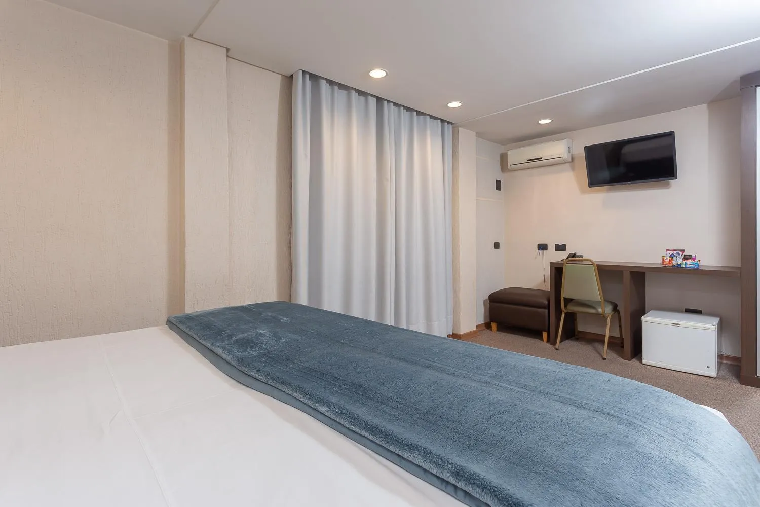 Bed in Roochelle Hotel by Nobile