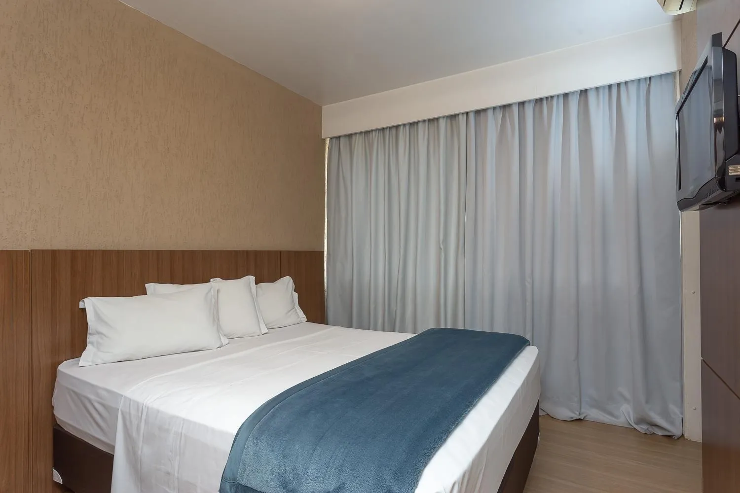 Bed in Roochelle Hotel by Nobile