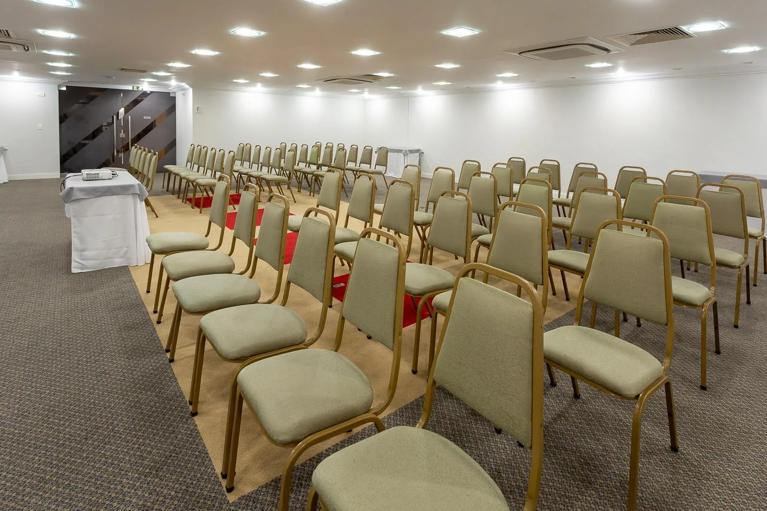 Roochelle Hotel by Nobile