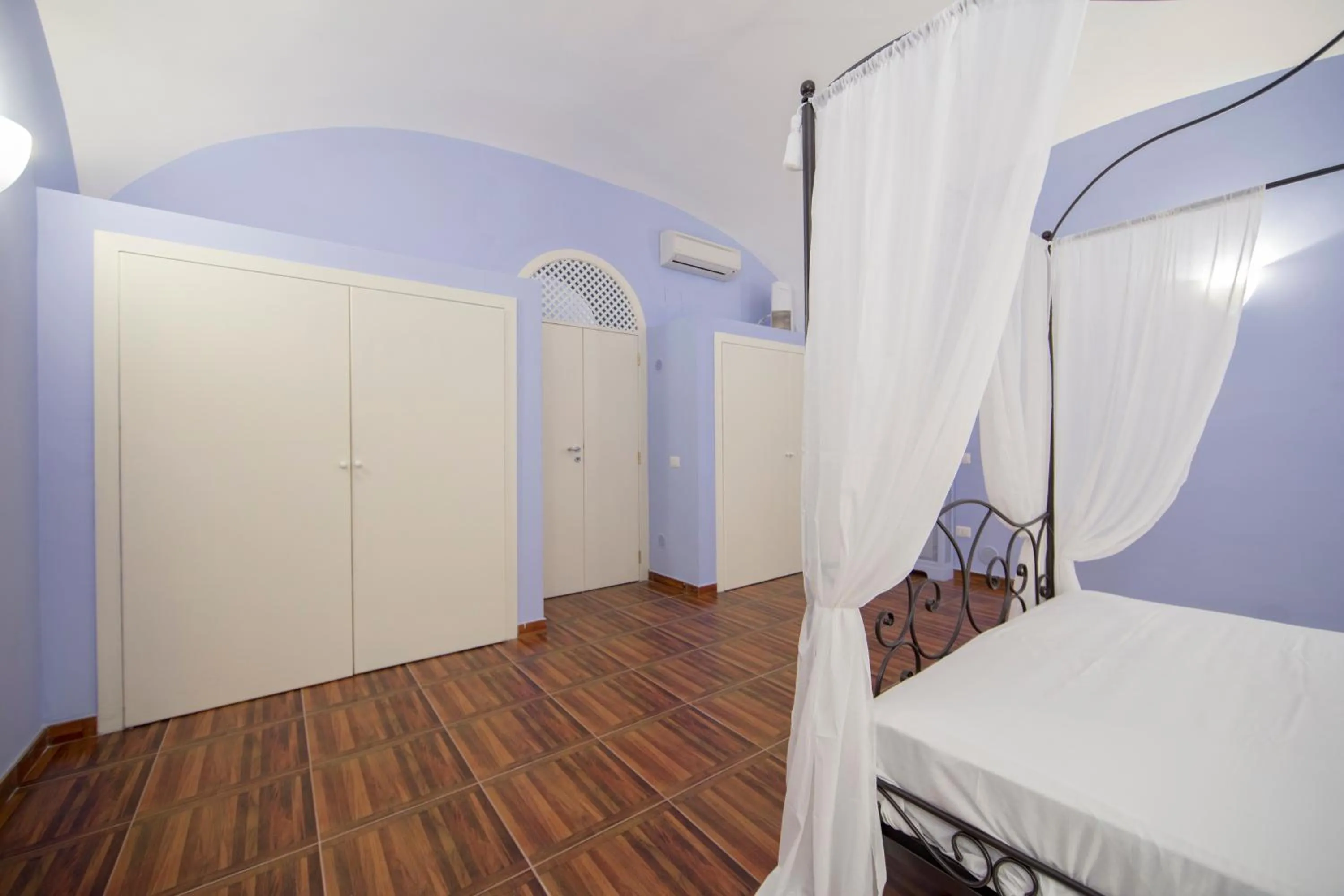 Decorative detail, Bed in Aristovascio