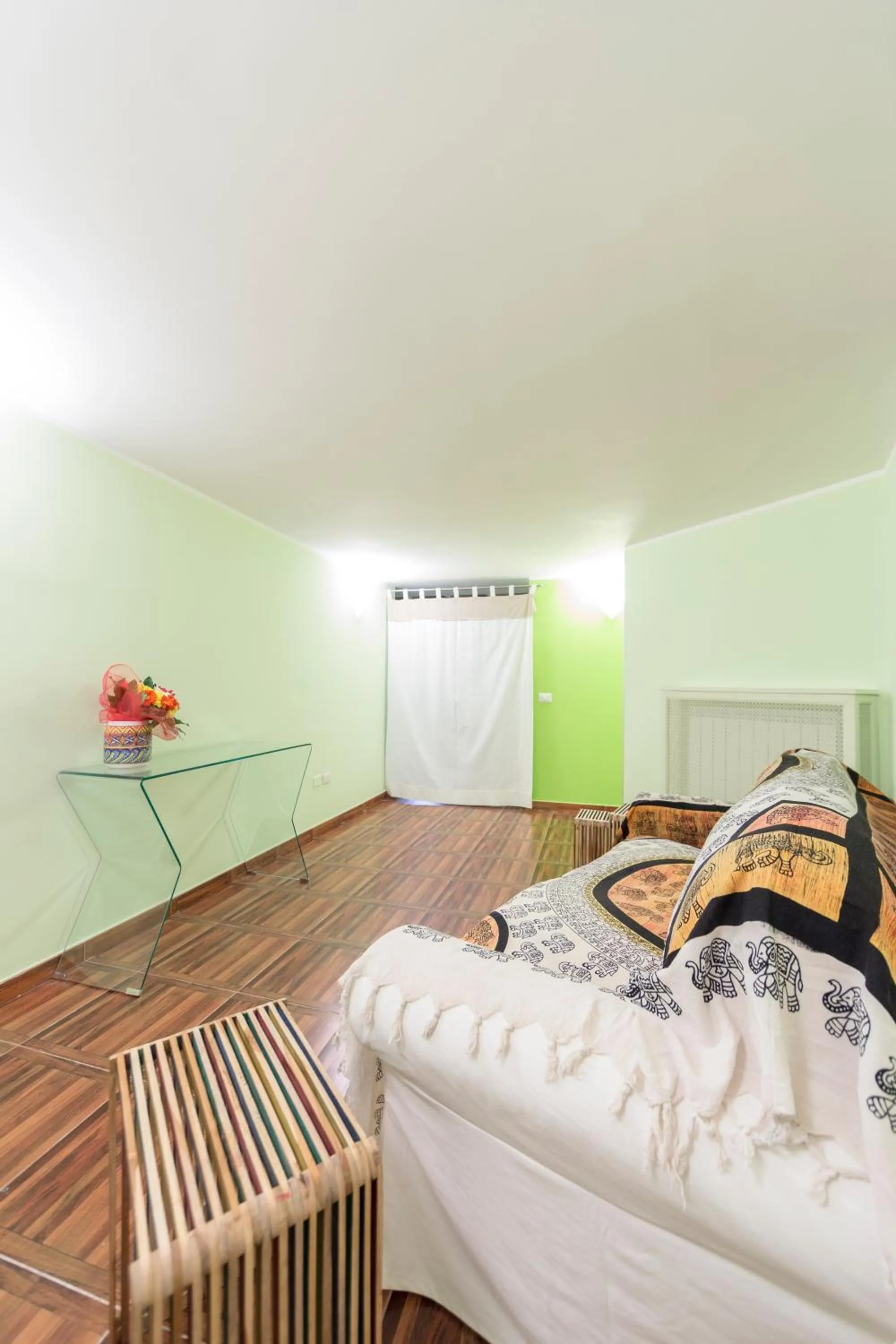 Seating area, Bed in Aristovascio