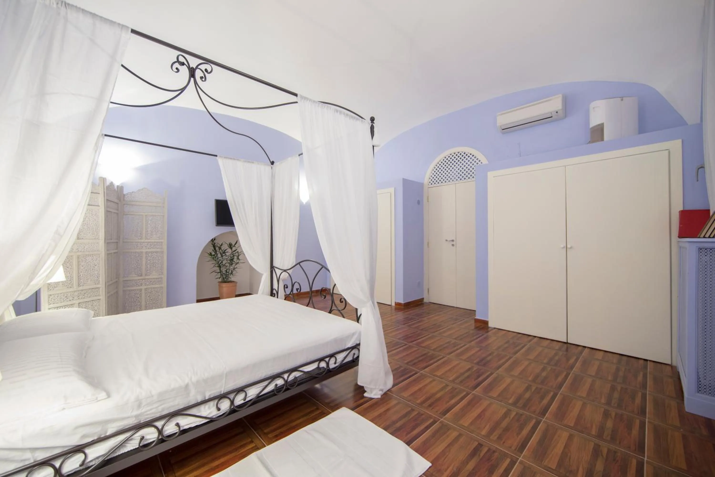 Photo of the whole room, Bed in Aristovascio