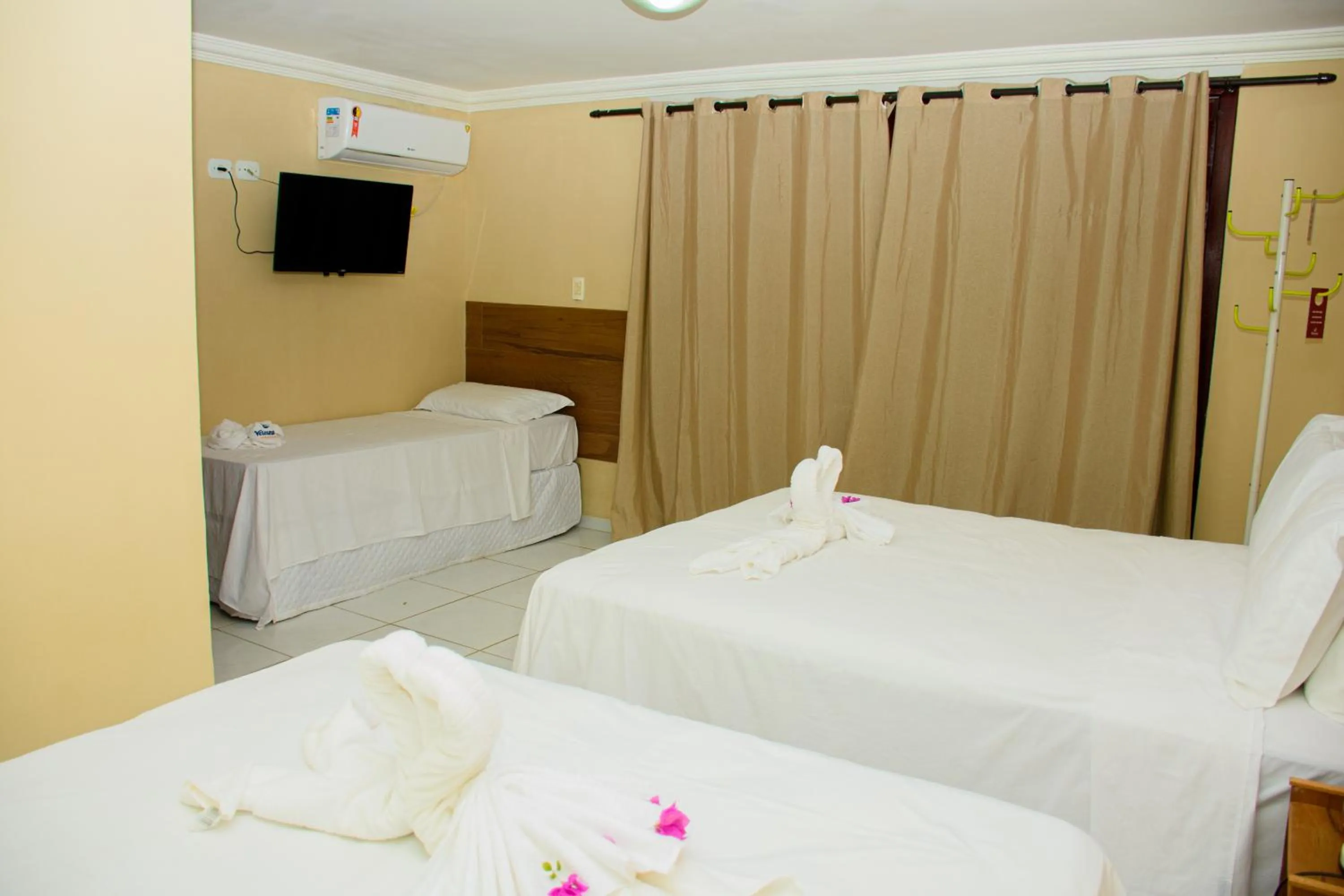 Bed in Pousada Velosmar