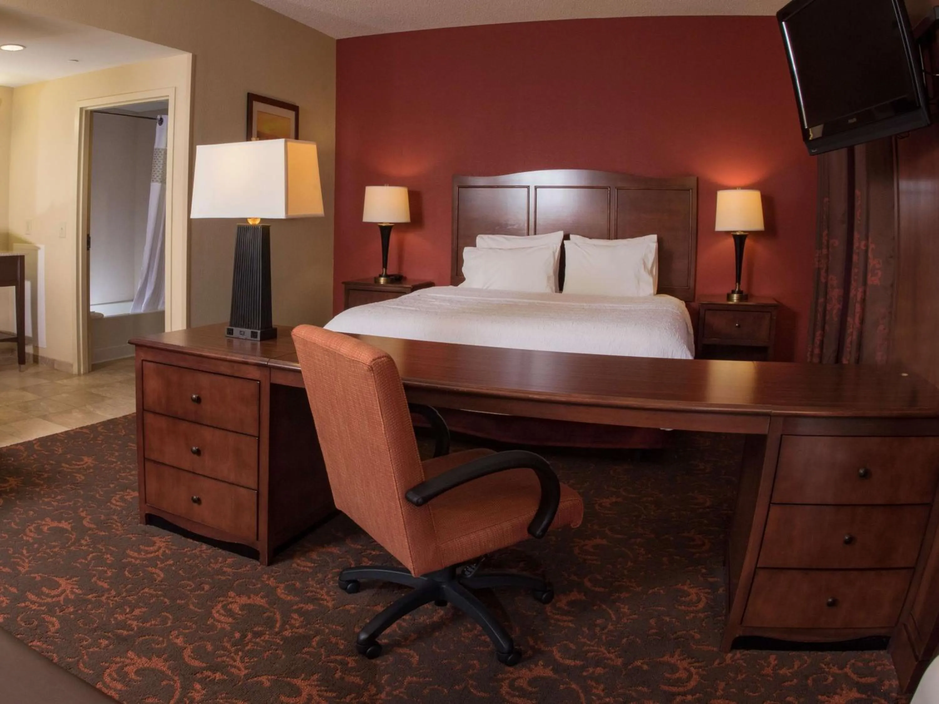 Bed in Hampton Inn and Suites Woodstock, Virginia