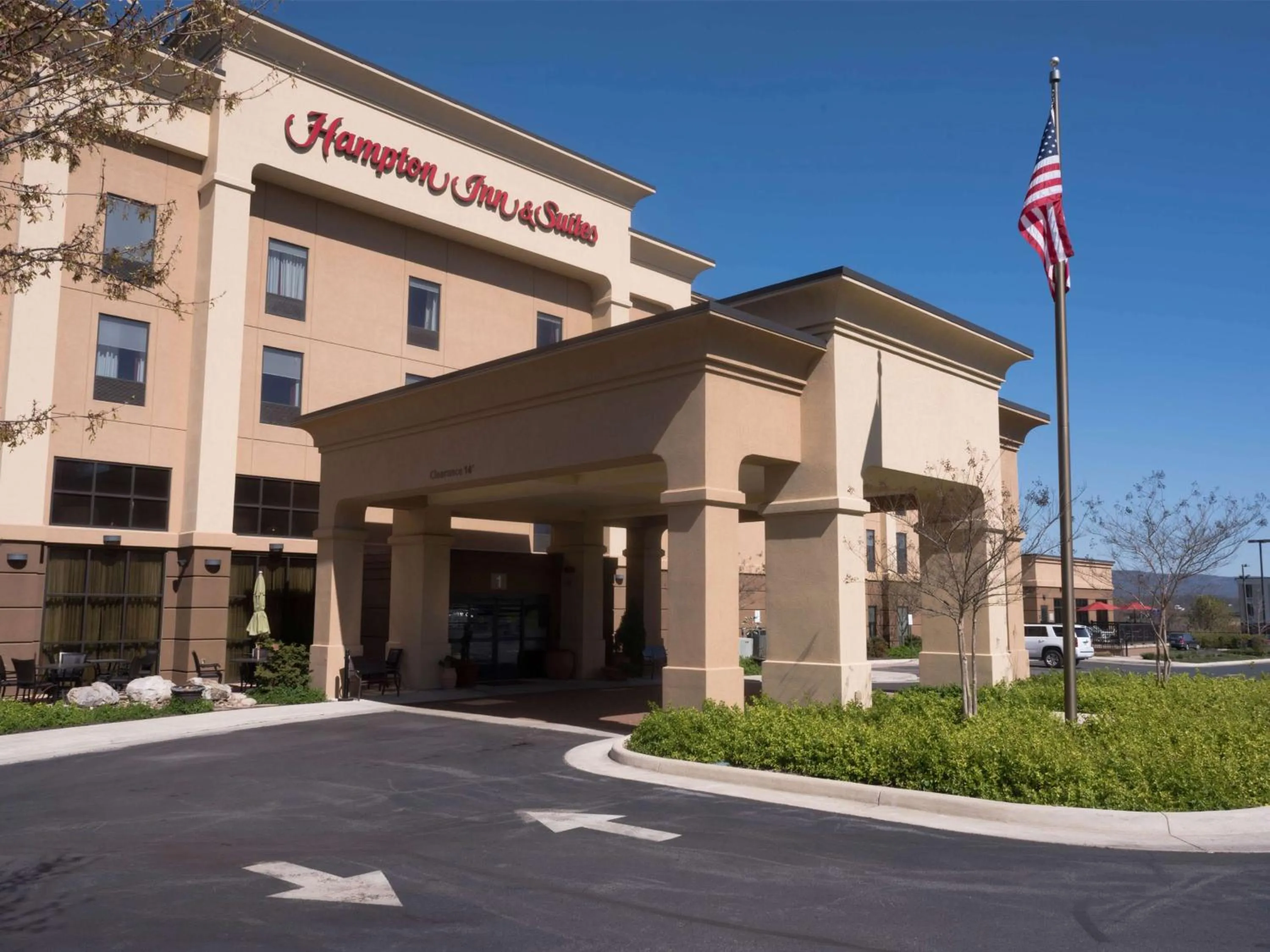 Property building in Hampton Inn and Suites Woodstock, Virginia