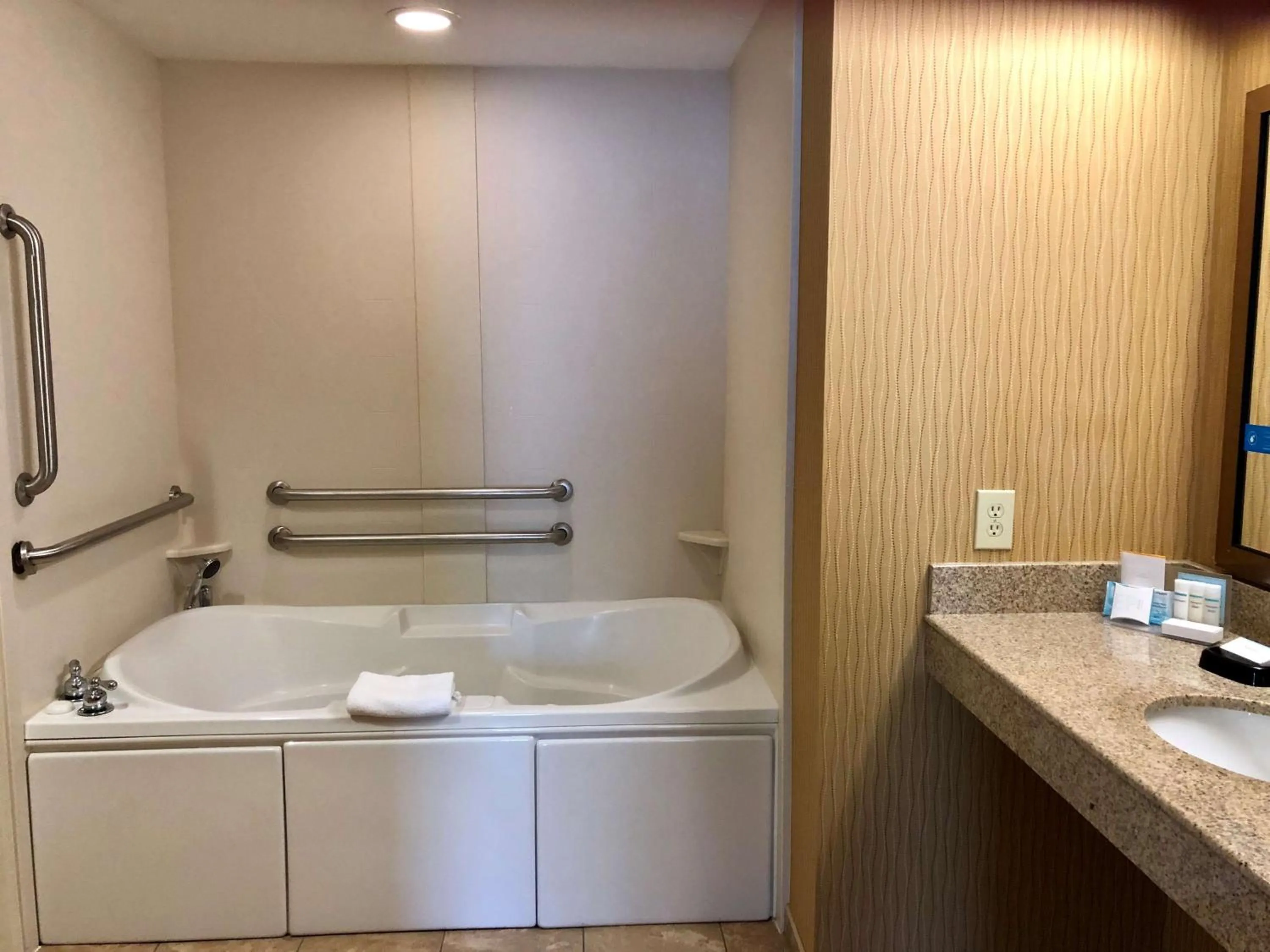 Bathroom in Hampton Inn and Suites Woodstock, Virginia