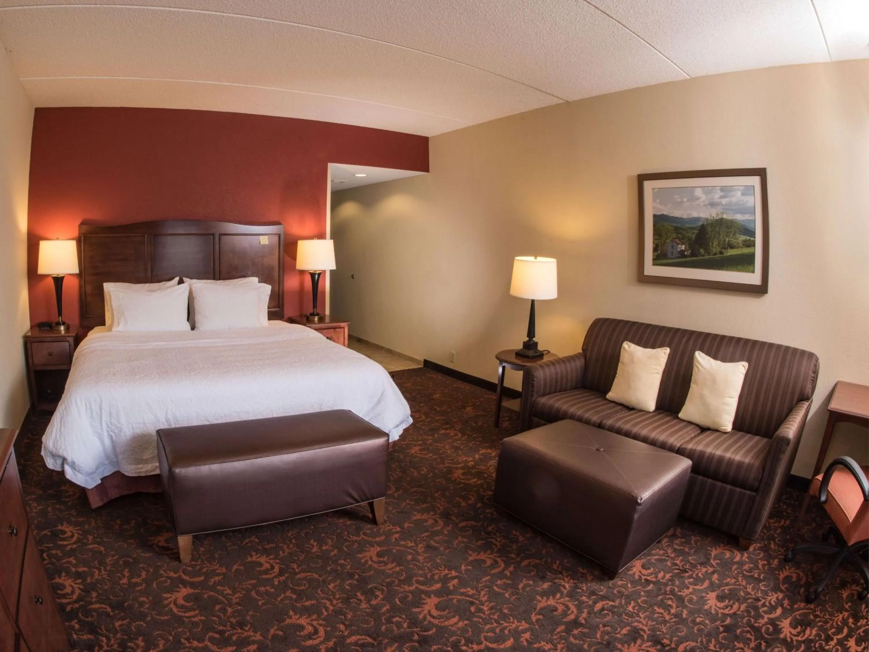 Bed in Hampton Inn and Suites Woodstock, Virginia