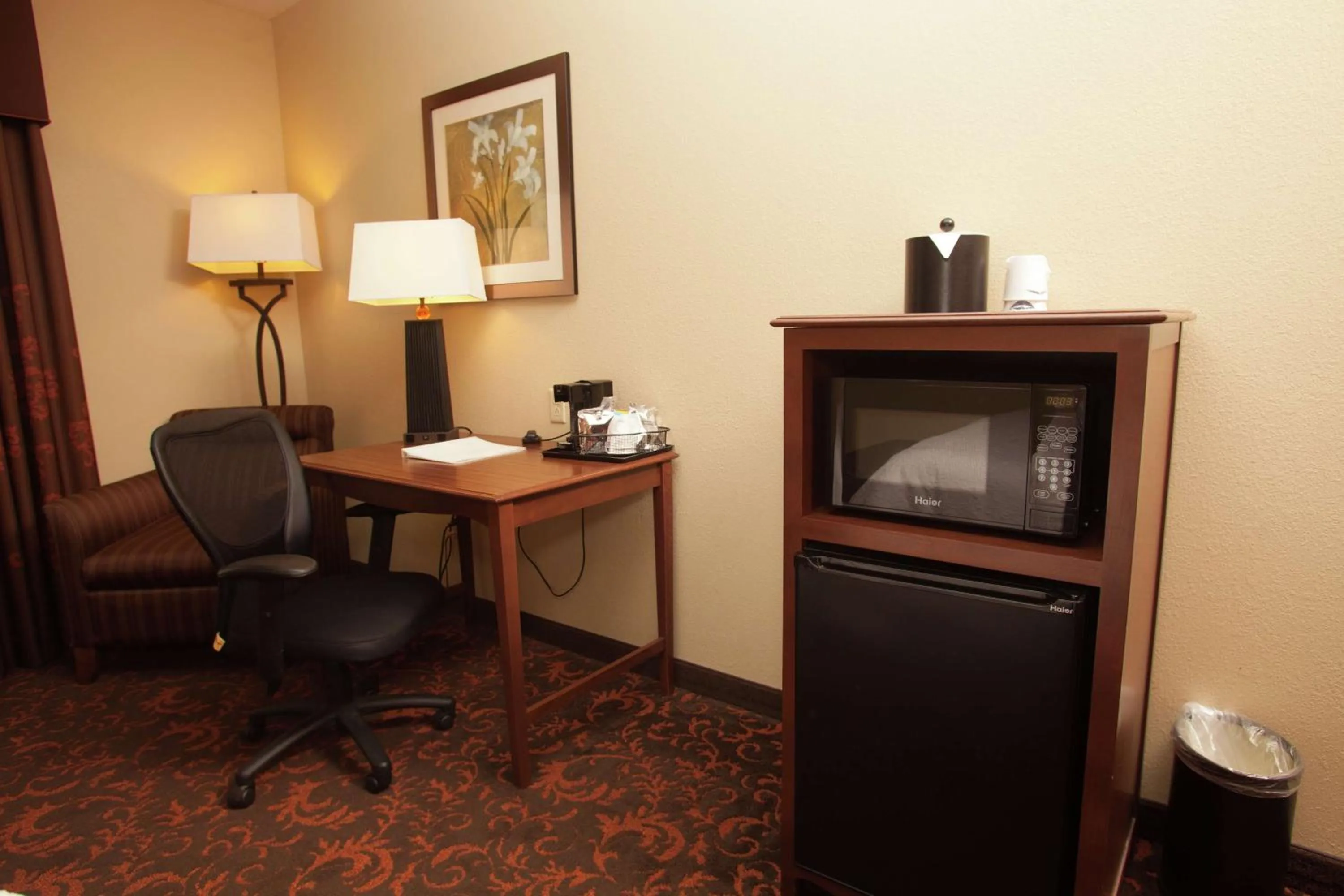 Bedroom in Hampton Inn Elmira/Horseheads