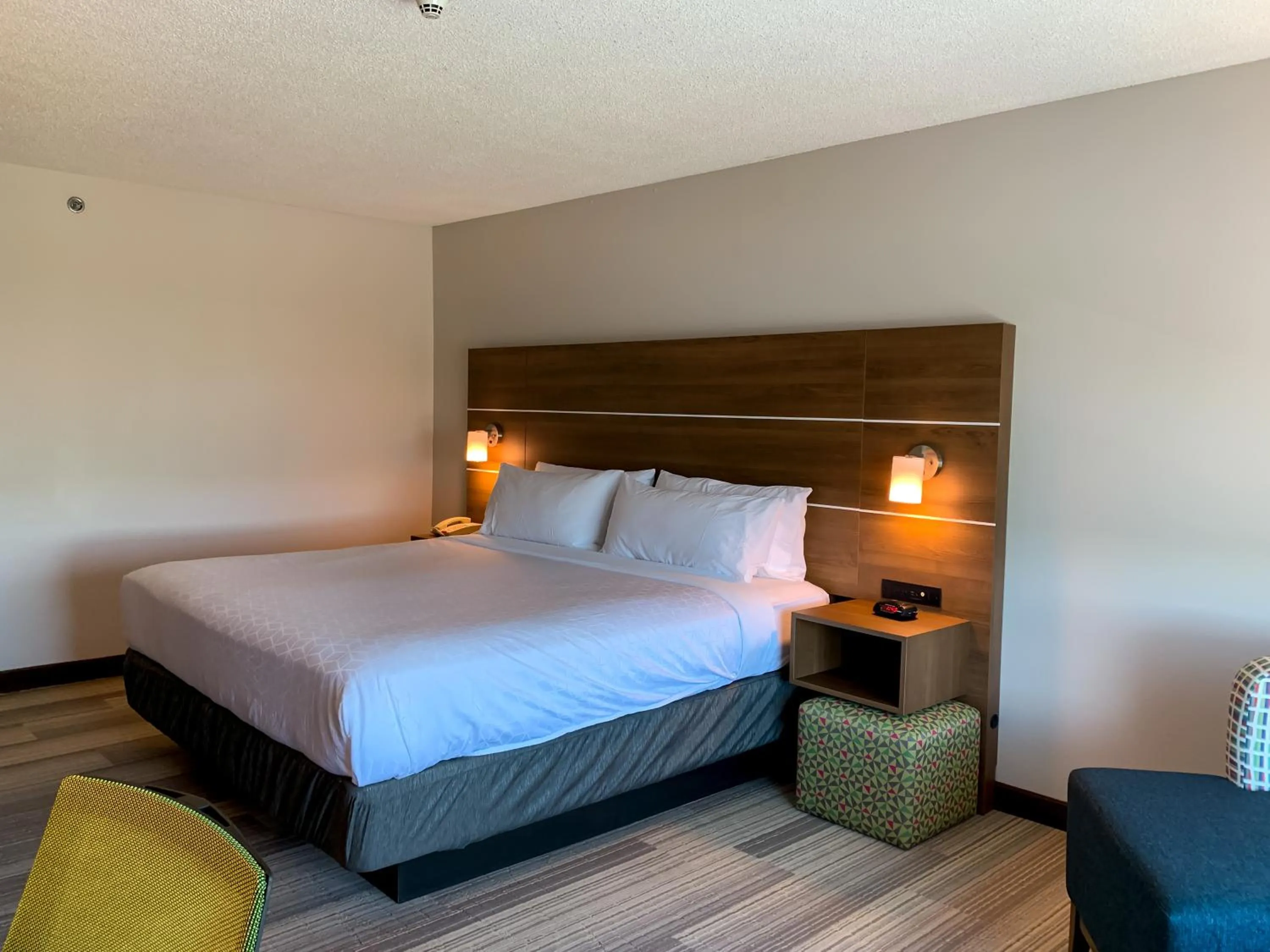 Bed in Holiday Inn Express & Suites Lexington Downtown Area-Keeneland by IHG