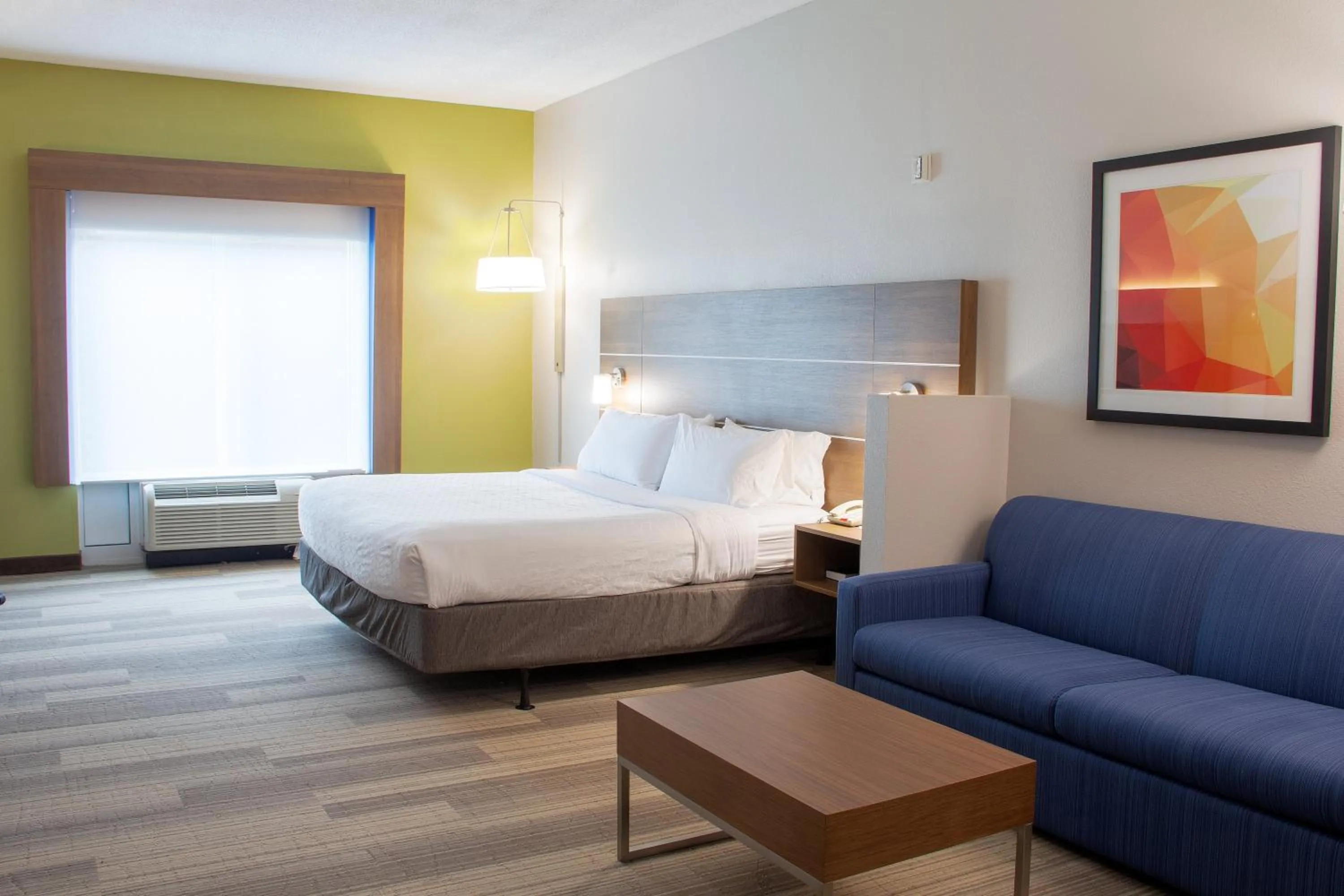 Photo of the whole room, Bed in Holiday Inn Express & Suites Lexington Downtown Area-Keeneland by IHG