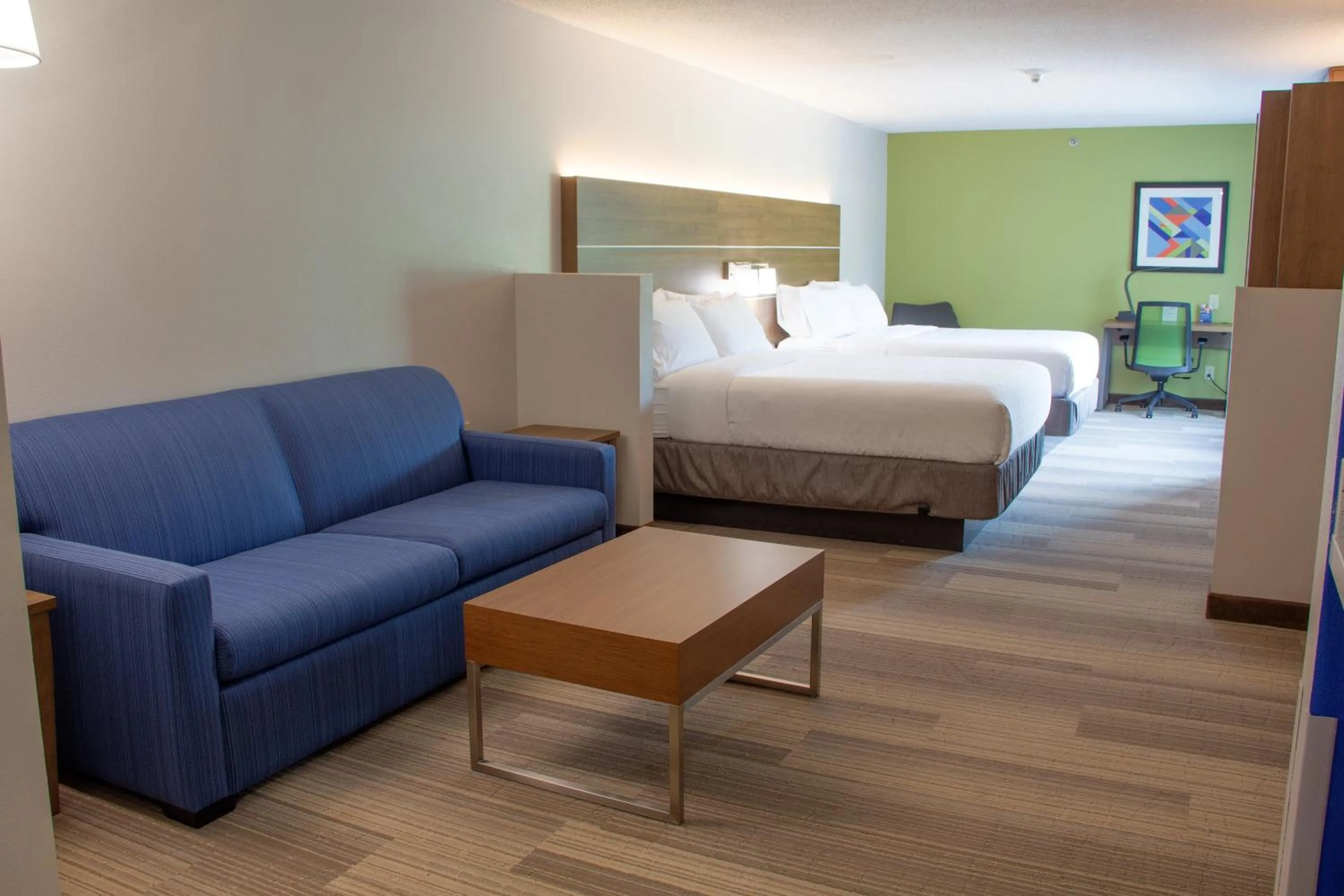 Photo of the whole room, Bed in Holiday Inn Express & Suites Lexington Downtown Area-Keeneland by IHG