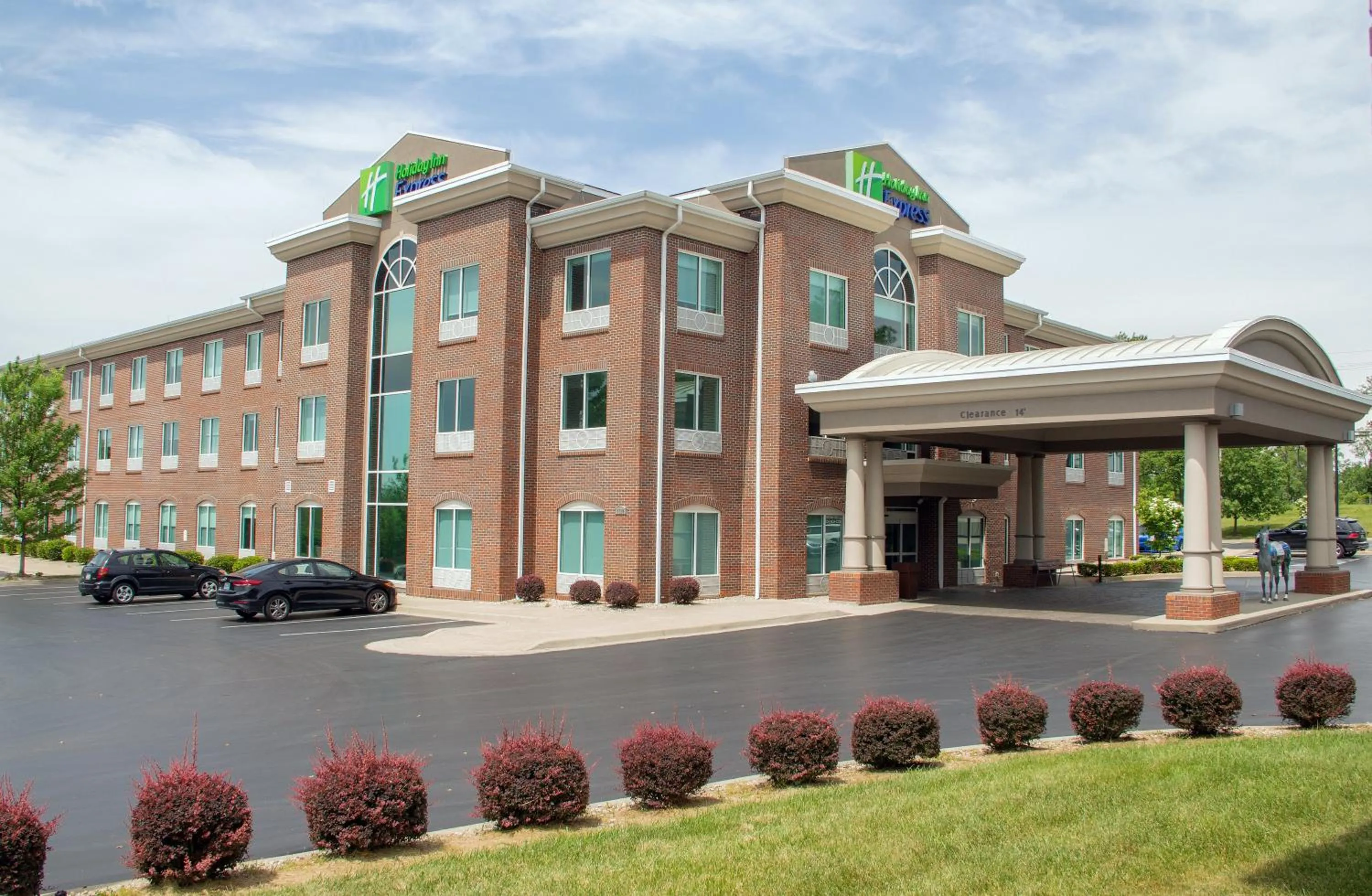 Property building in Holiday Inn Express & Suites Lexington Downtown Area-Keeneland by IHG