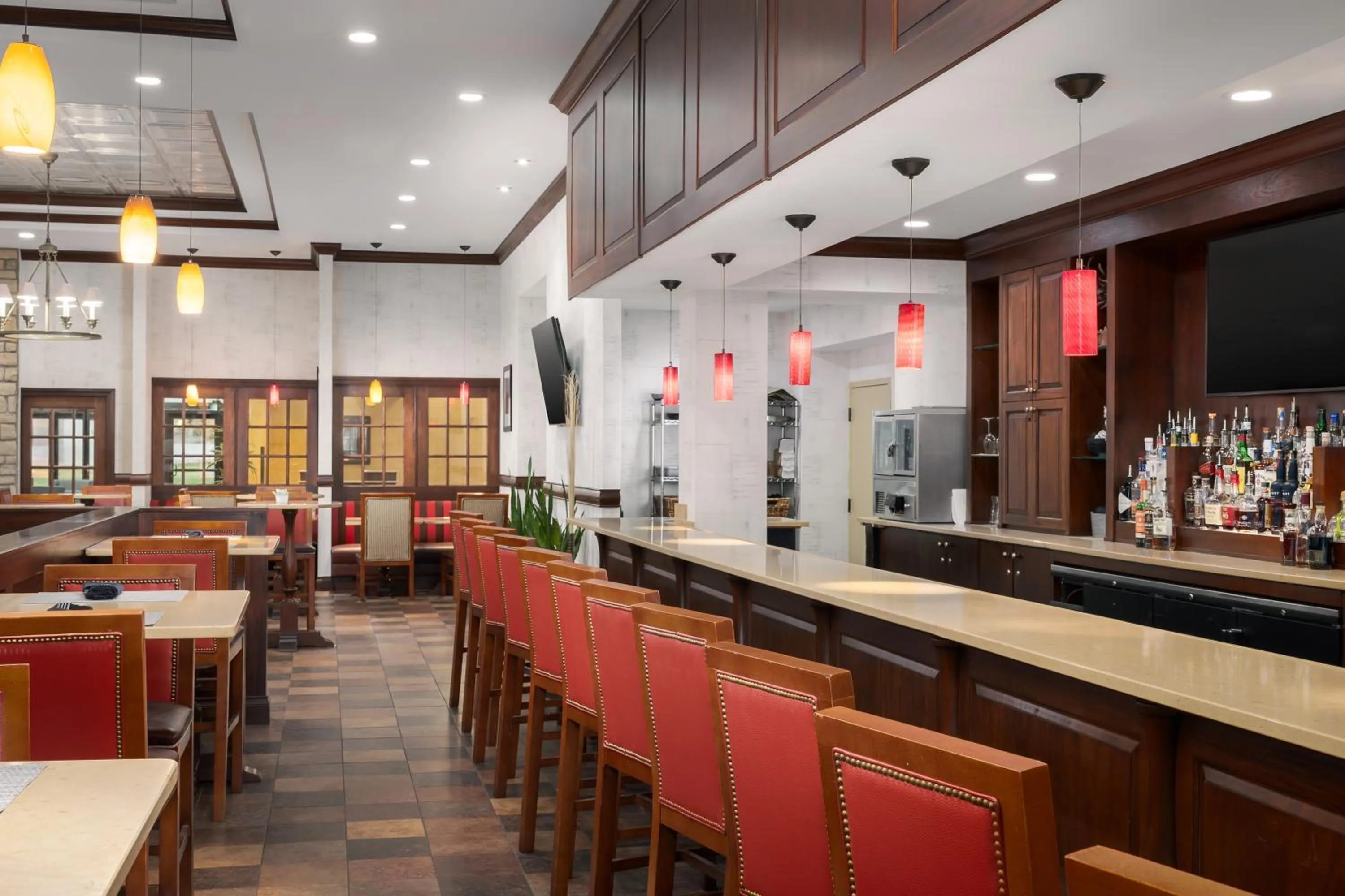 Restaurant/places to eat in DoubleTree by Hilton Cincinnati Airport
