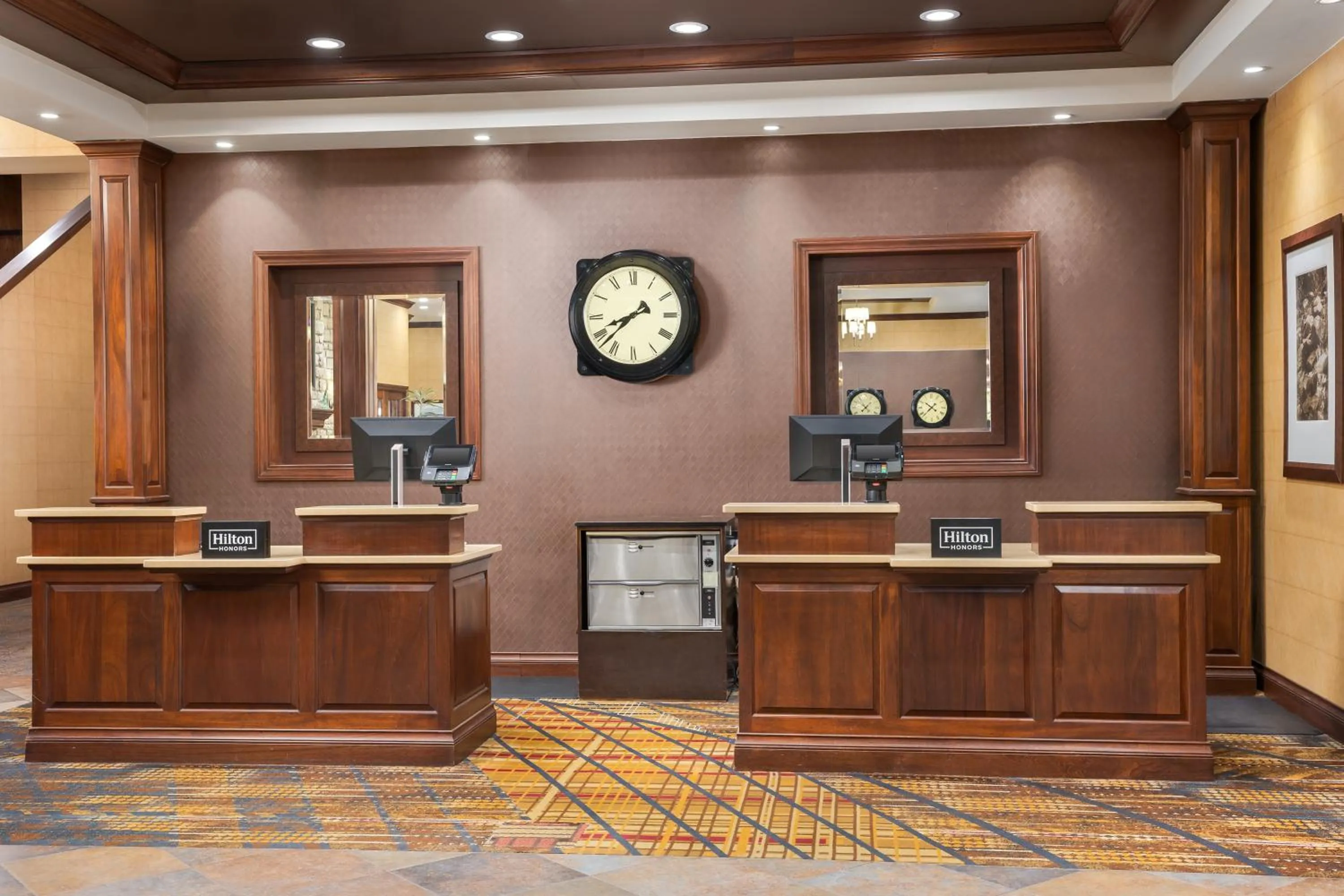 Lobby or reception in DoubleTree by Hilton Cincinnati Airport