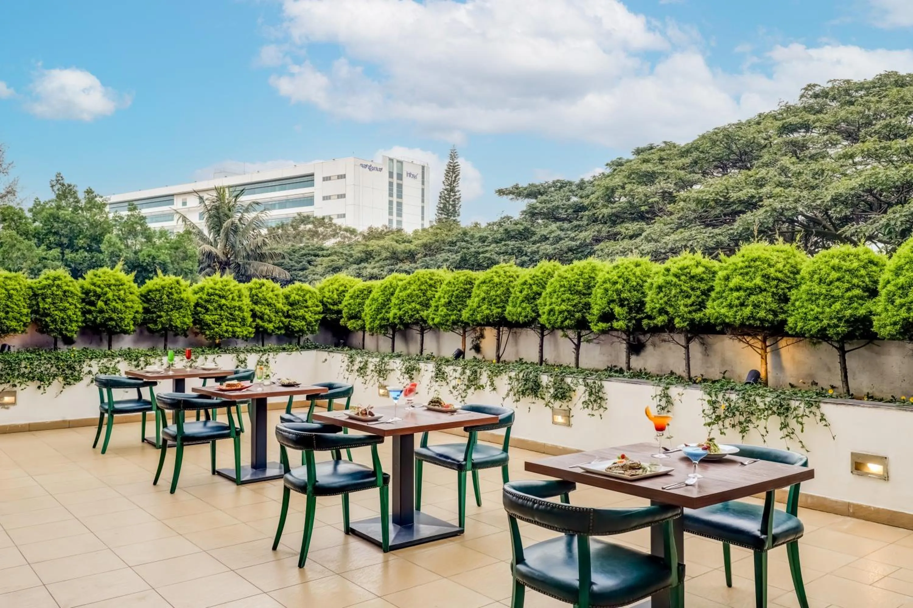 Restaurant/places to eat in Lemon Tree Hotel Electronics City