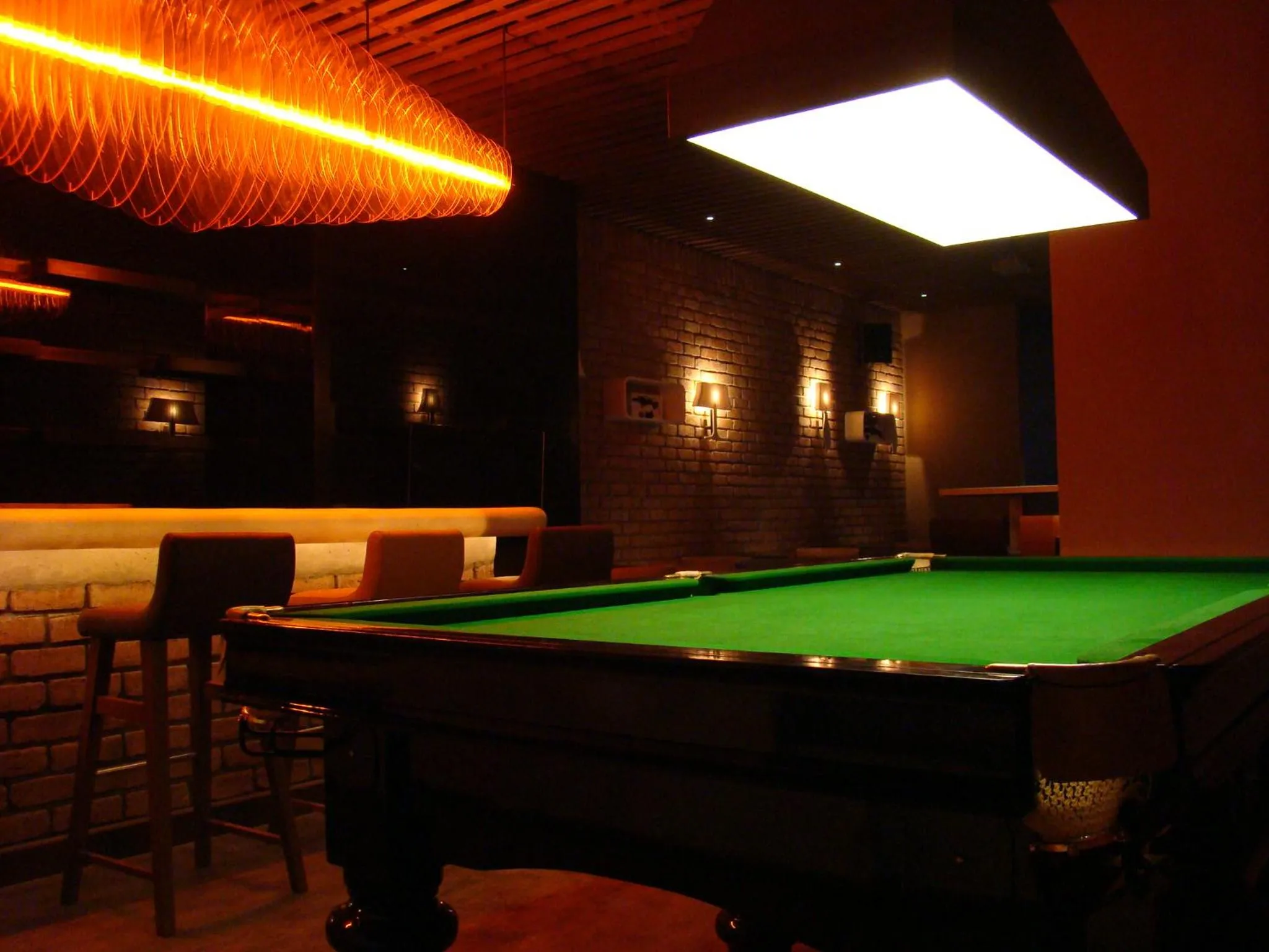 Lounge or bar in Lemon Tree Hotel Chennai