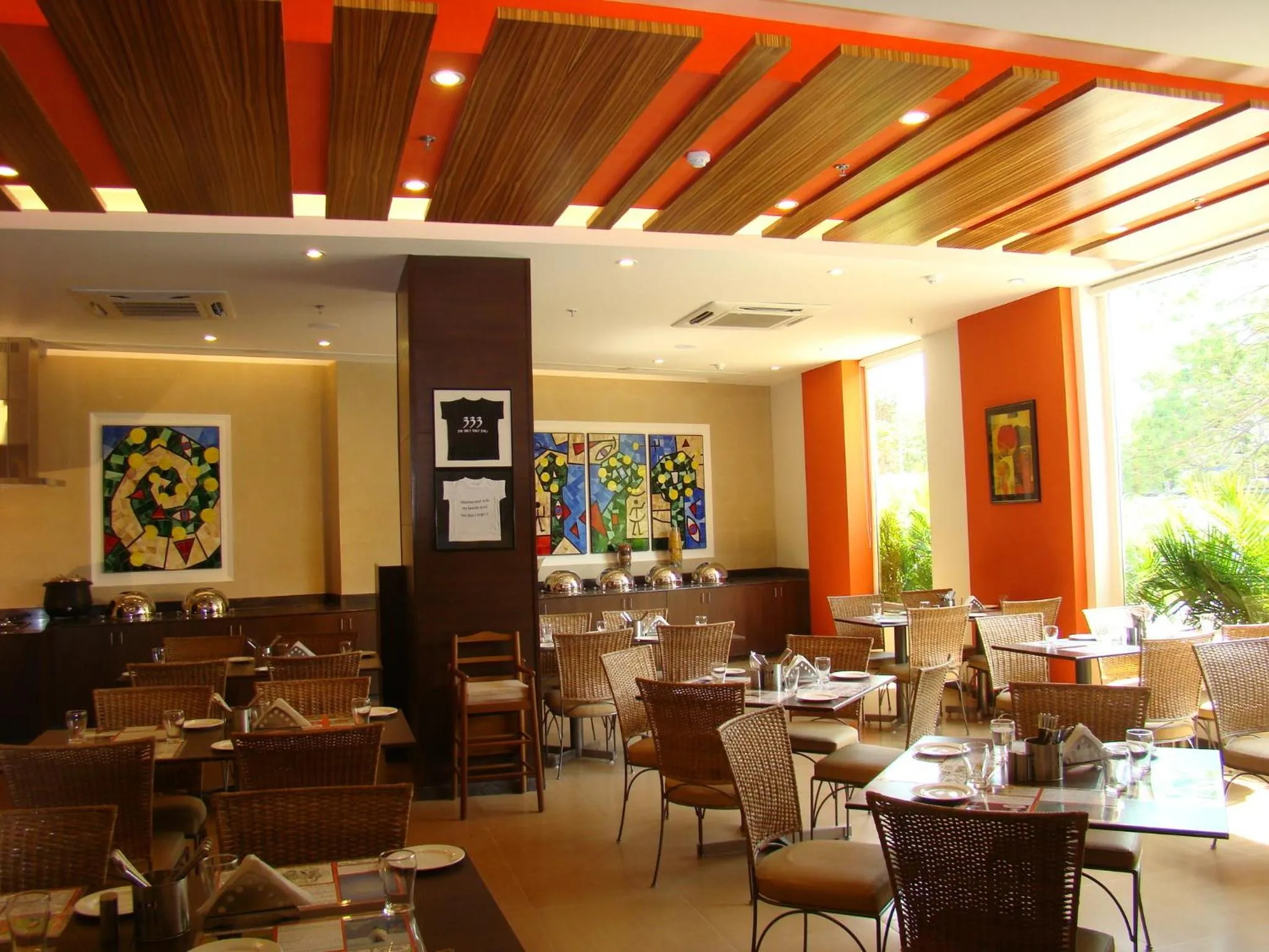 Restaurant/places to eat in Lemon Tree Hotel Chennai