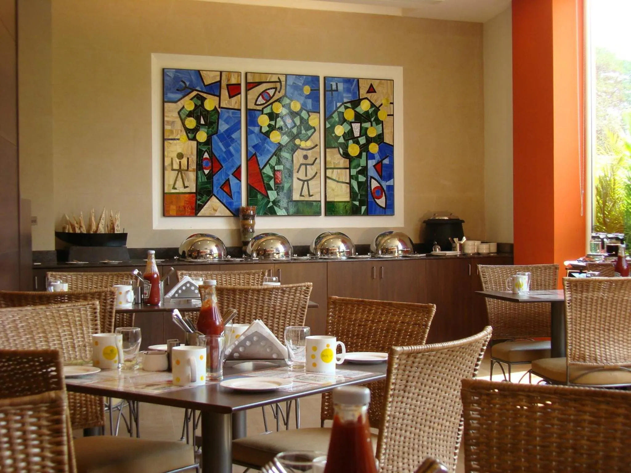 Restaurant/places to eat in Lemon Tree Hotel Chennai