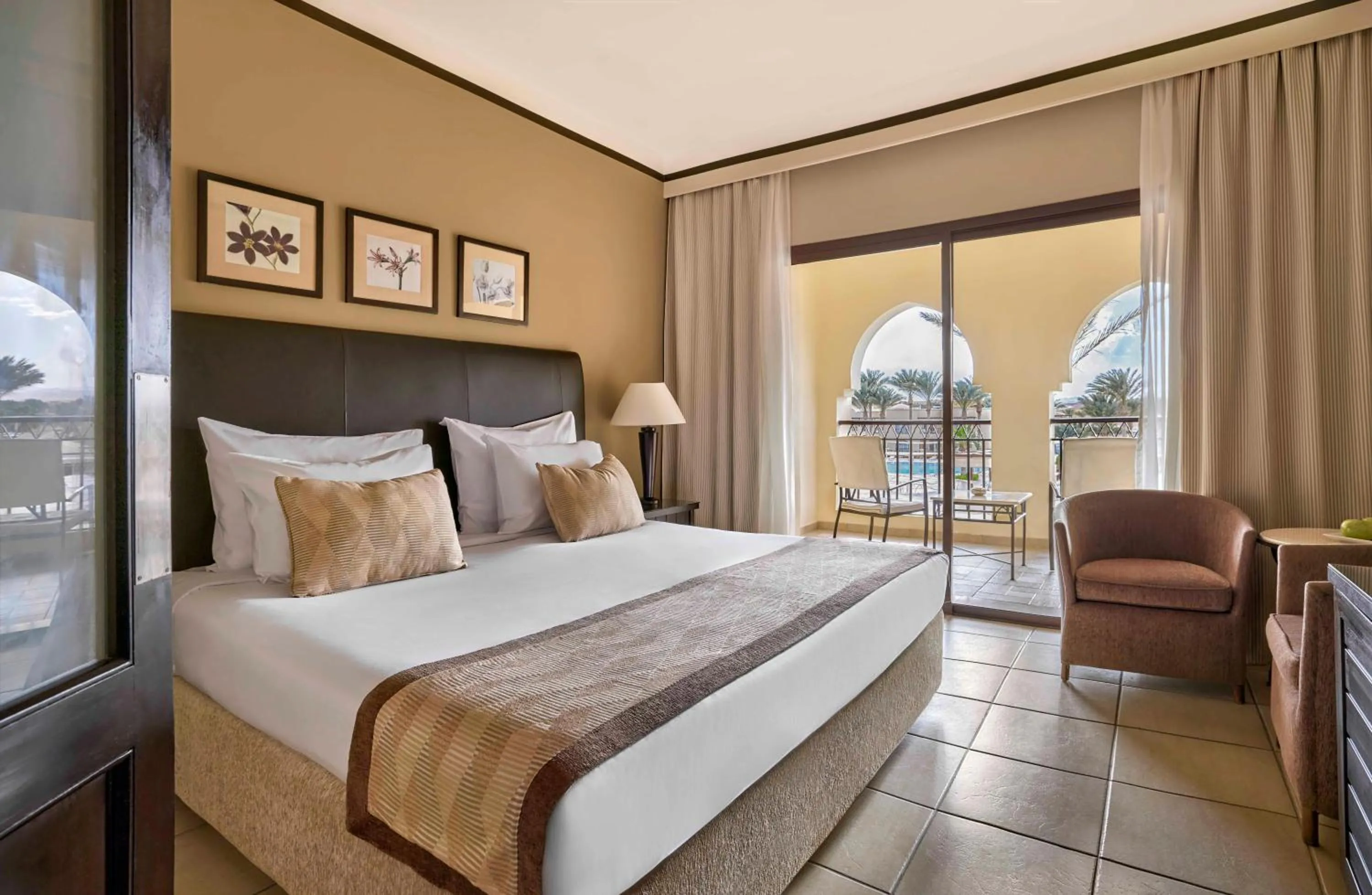 Photo of the whole room, Bed in JAZ Lamaya Resort