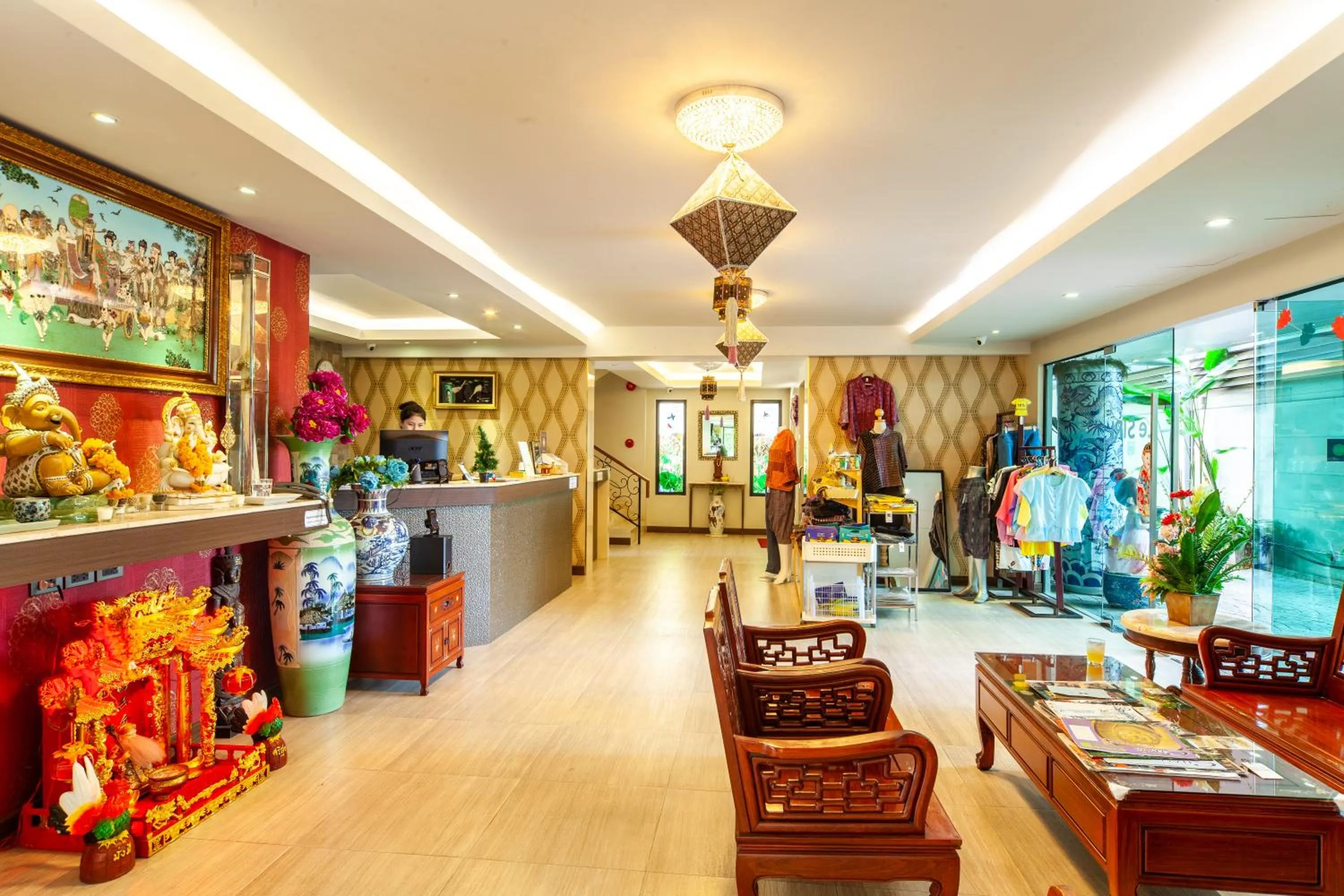 On-site shops in Rung Aroon Hotel By Le Siri