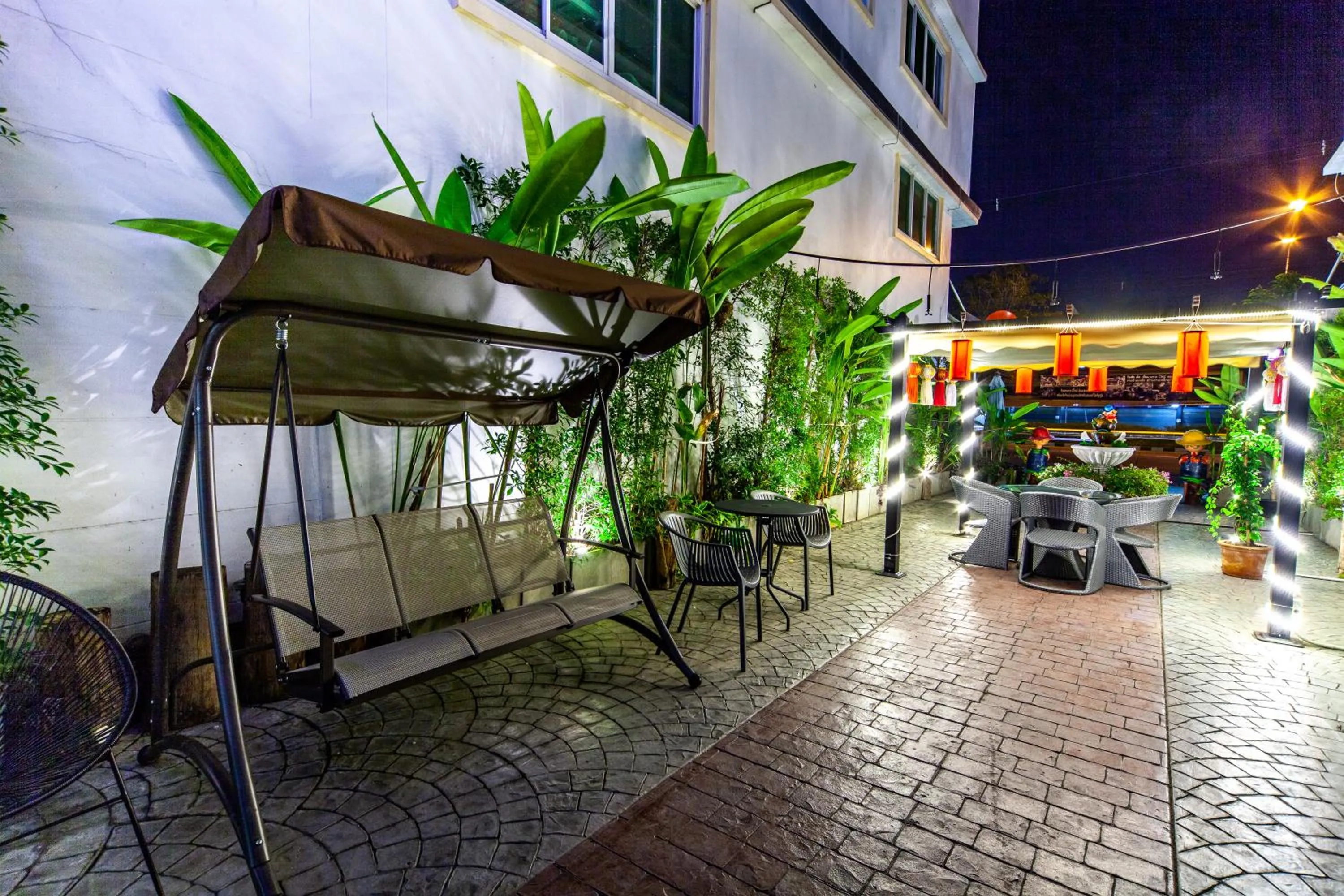 Night in Rung Aroon Hotel By Le Siri