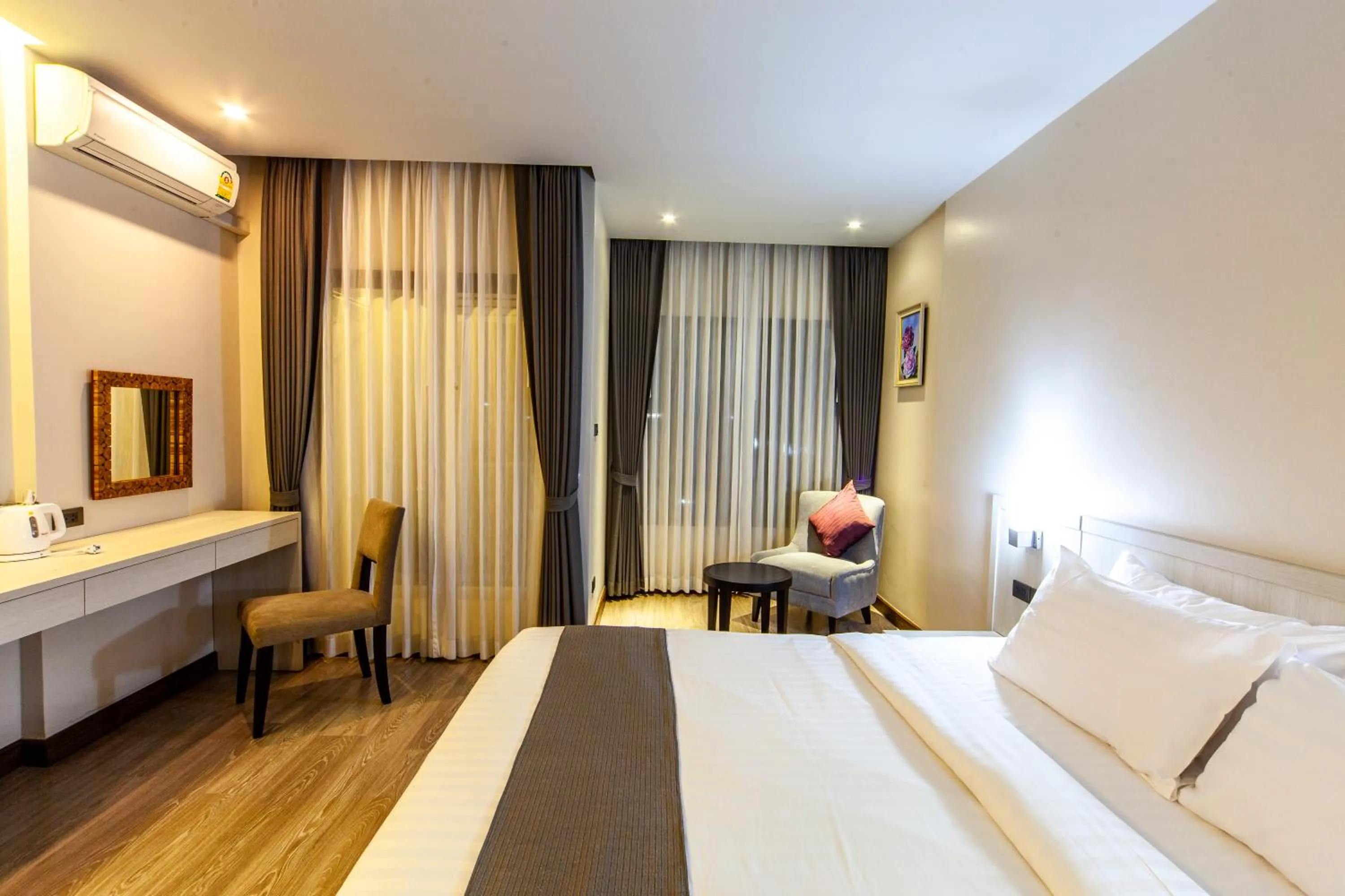 Bedroom, Bed in Rung Aroon Hotel By Le Siri