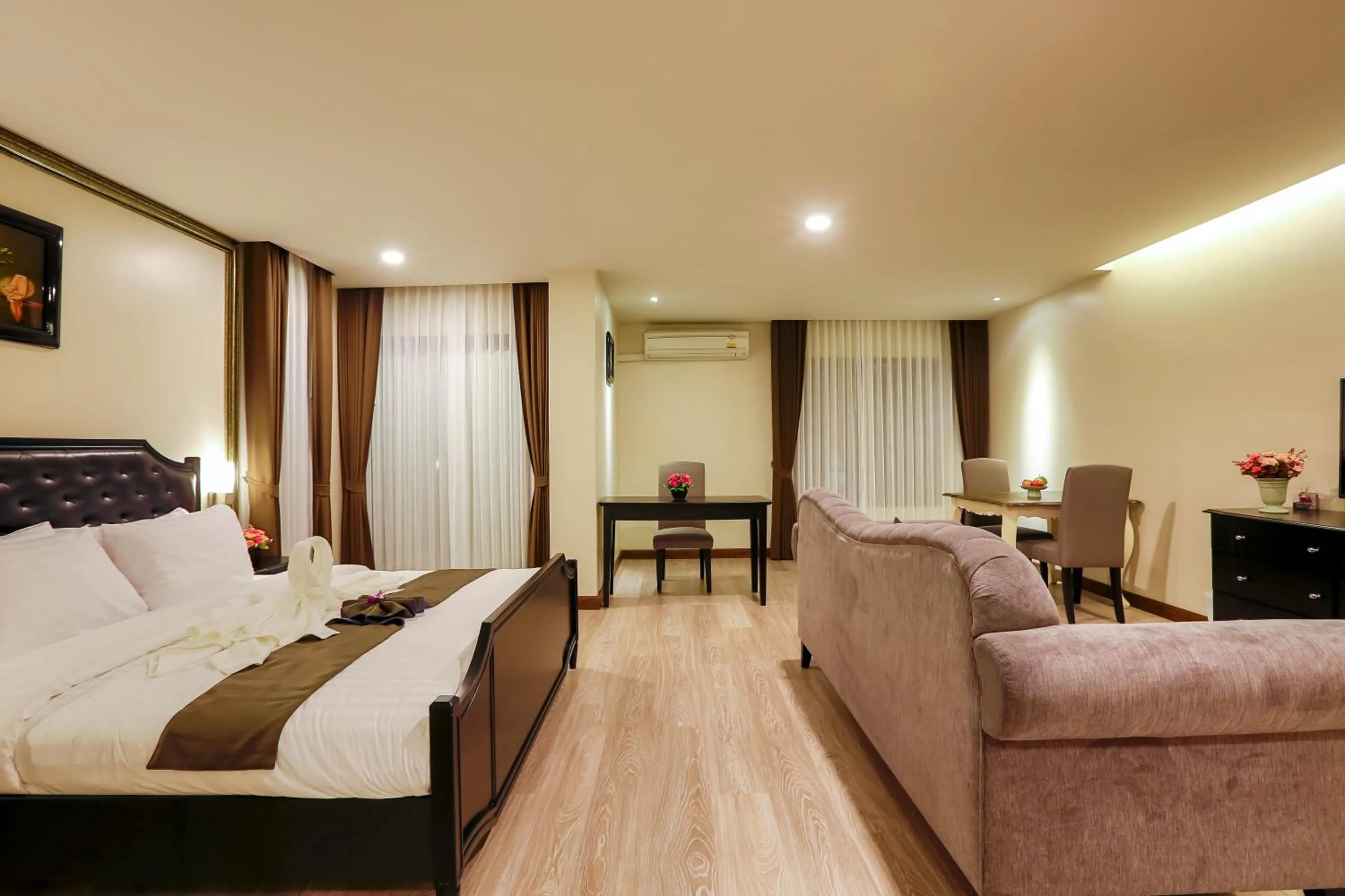 Photo of the whole room in Rung Aroon Hotel By Le Siri