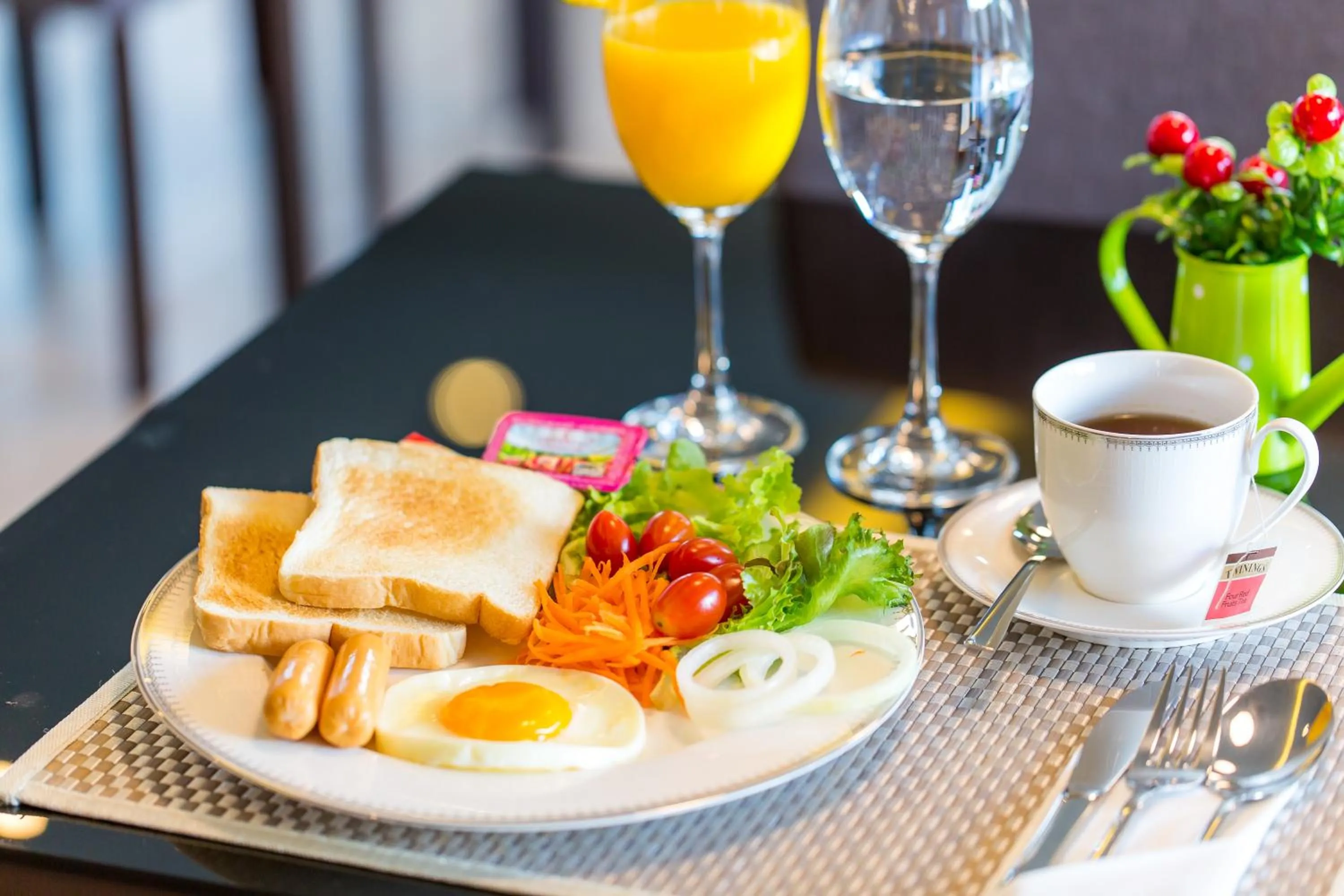 Breakfast in Rung Aroon Hotel By Le Siri