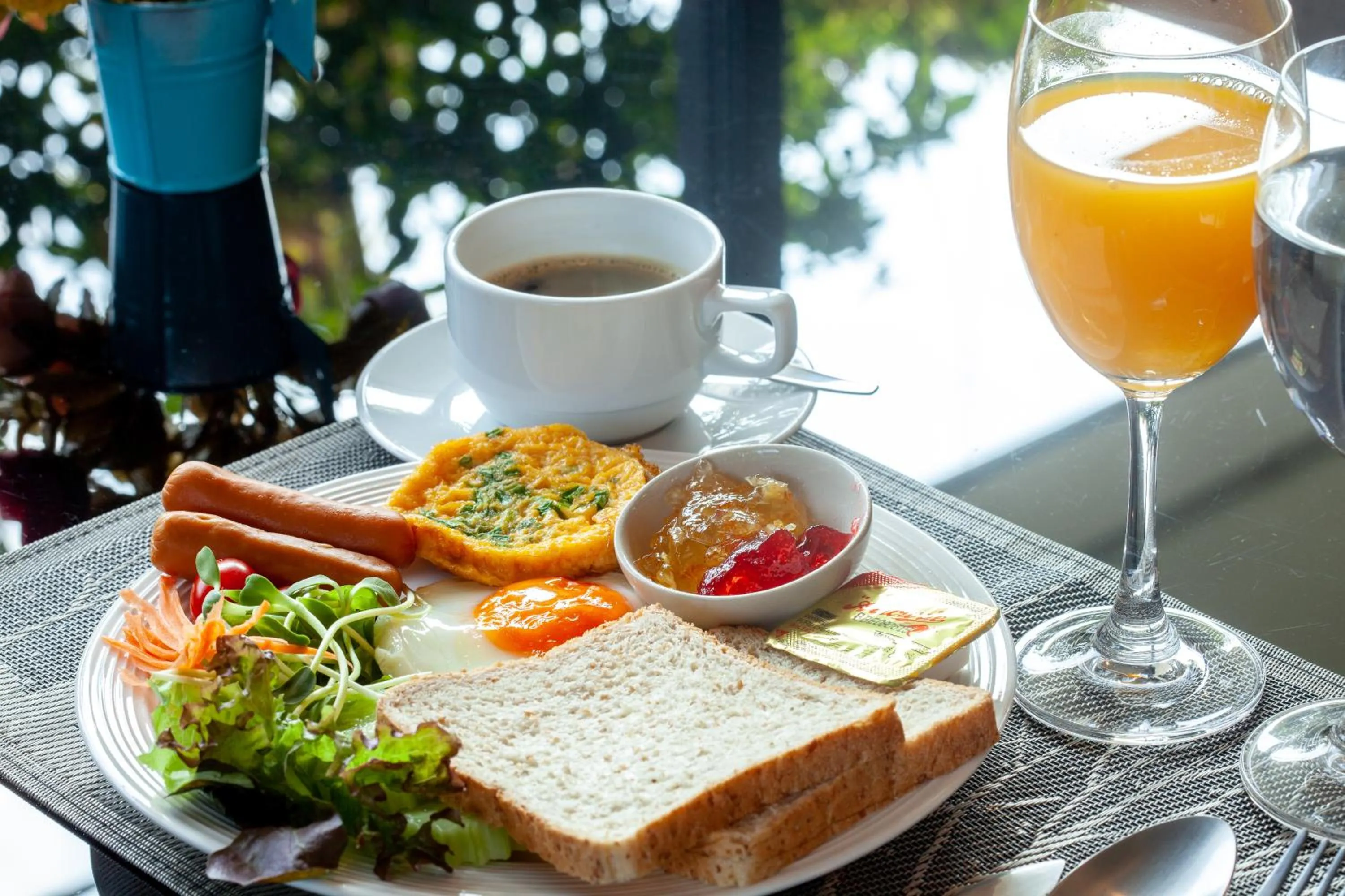 Buffet breakfast in Rung Aroon Hotel By Le Siri