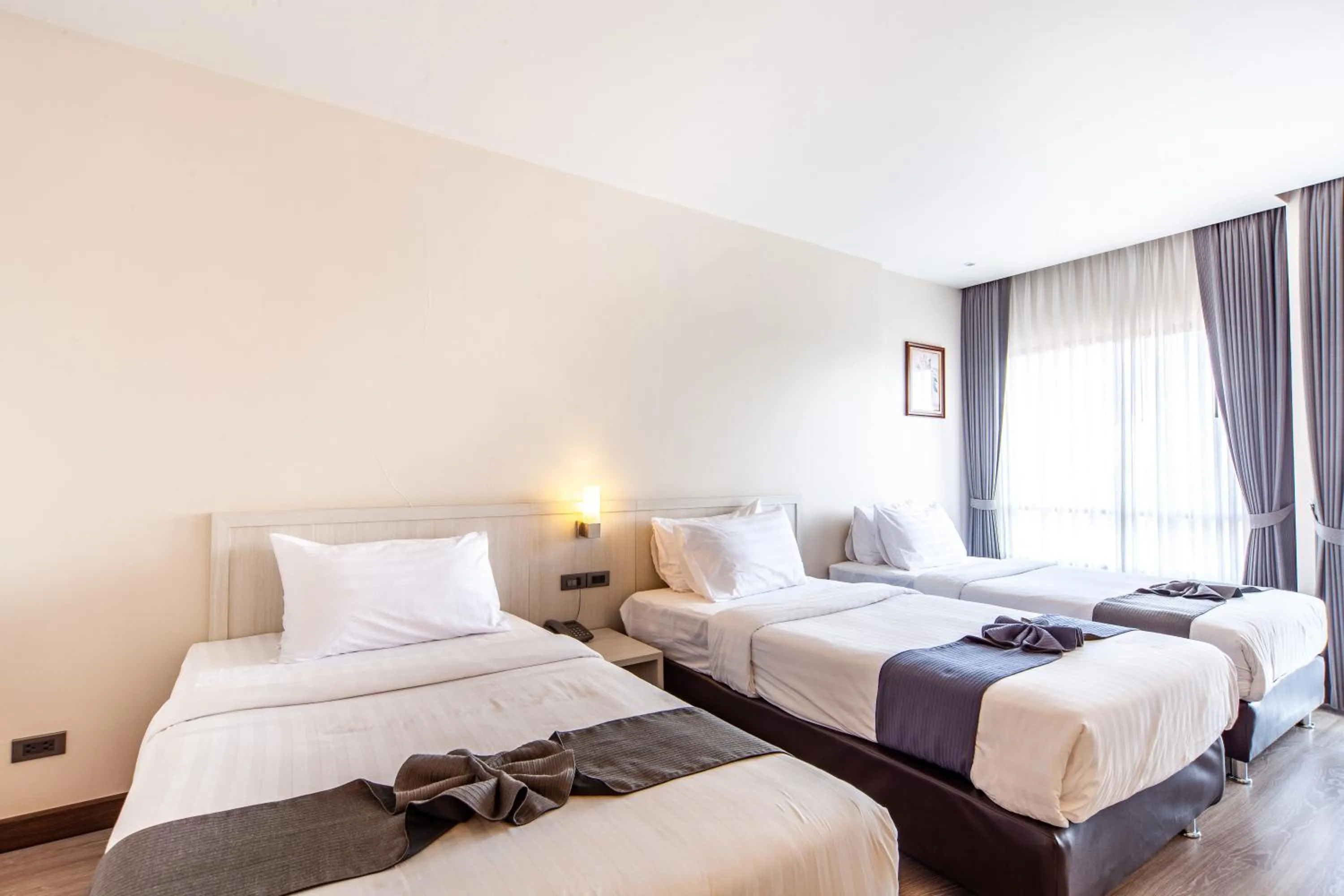 Bed in Rung Aroon Hotel By Le Siri