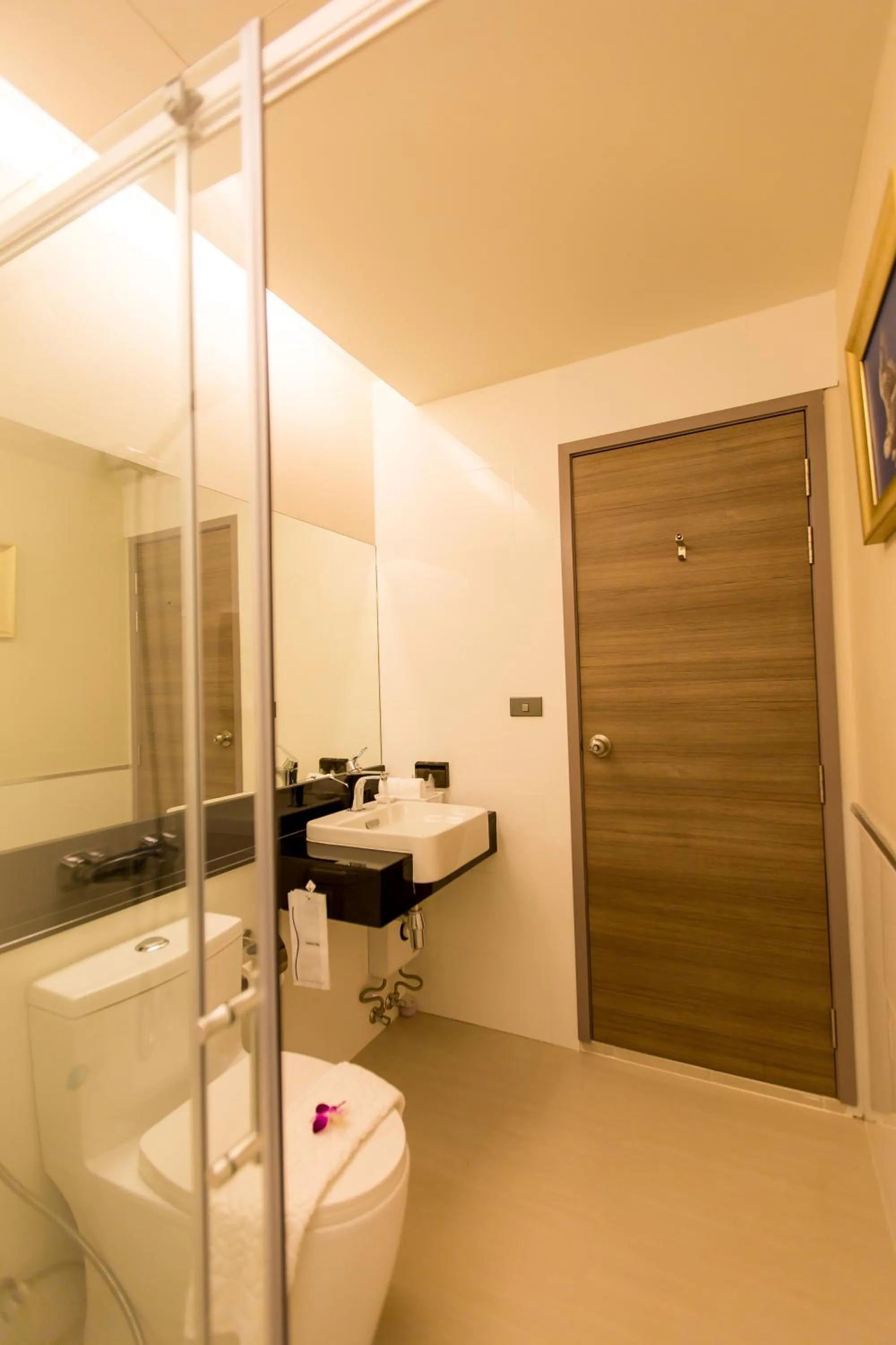 Bathroom in Rung Aroon Hotel By Le Siri