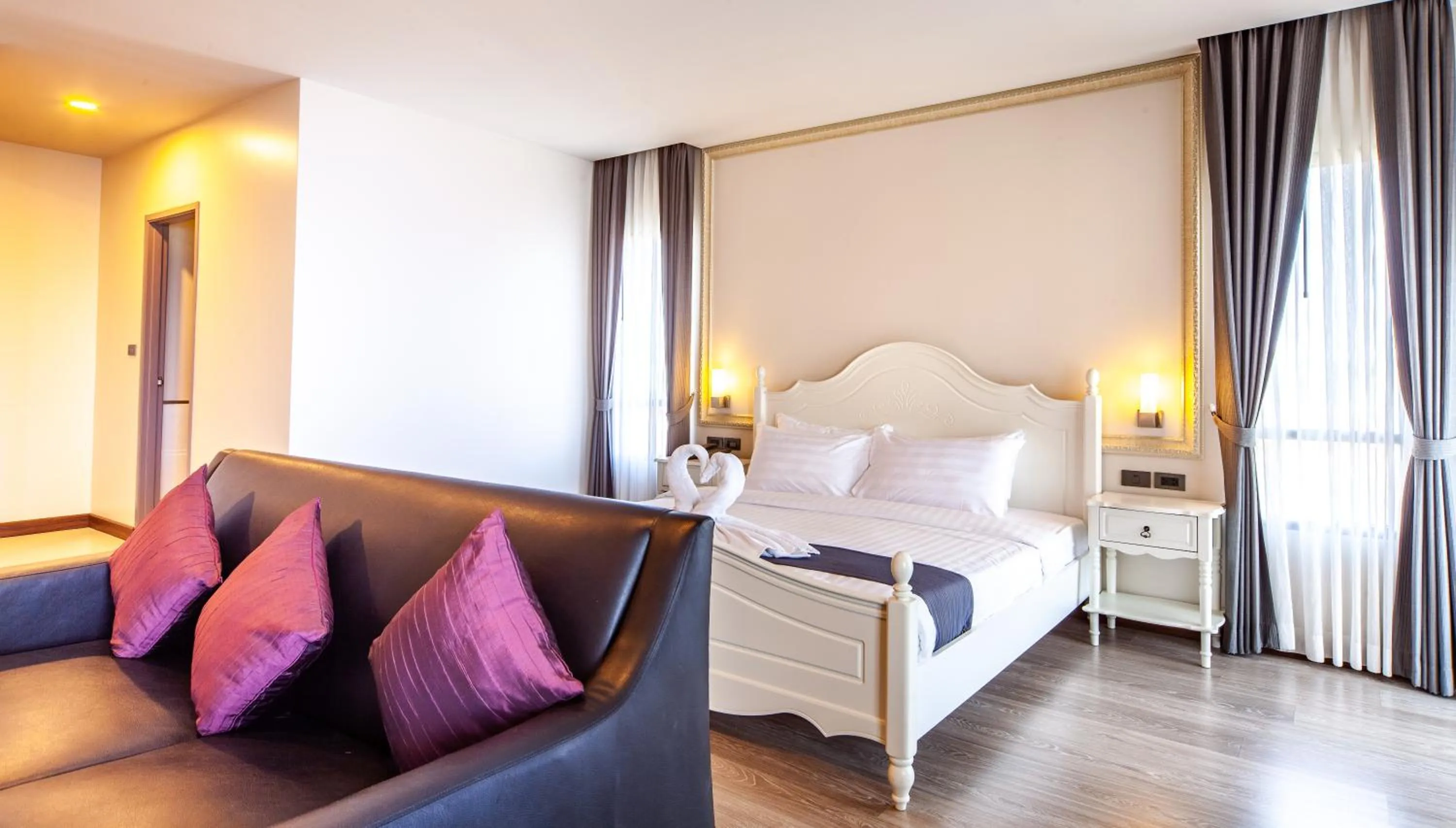 Photo of the whole room, Bed in Rung Aroon Hotel By Le Siri