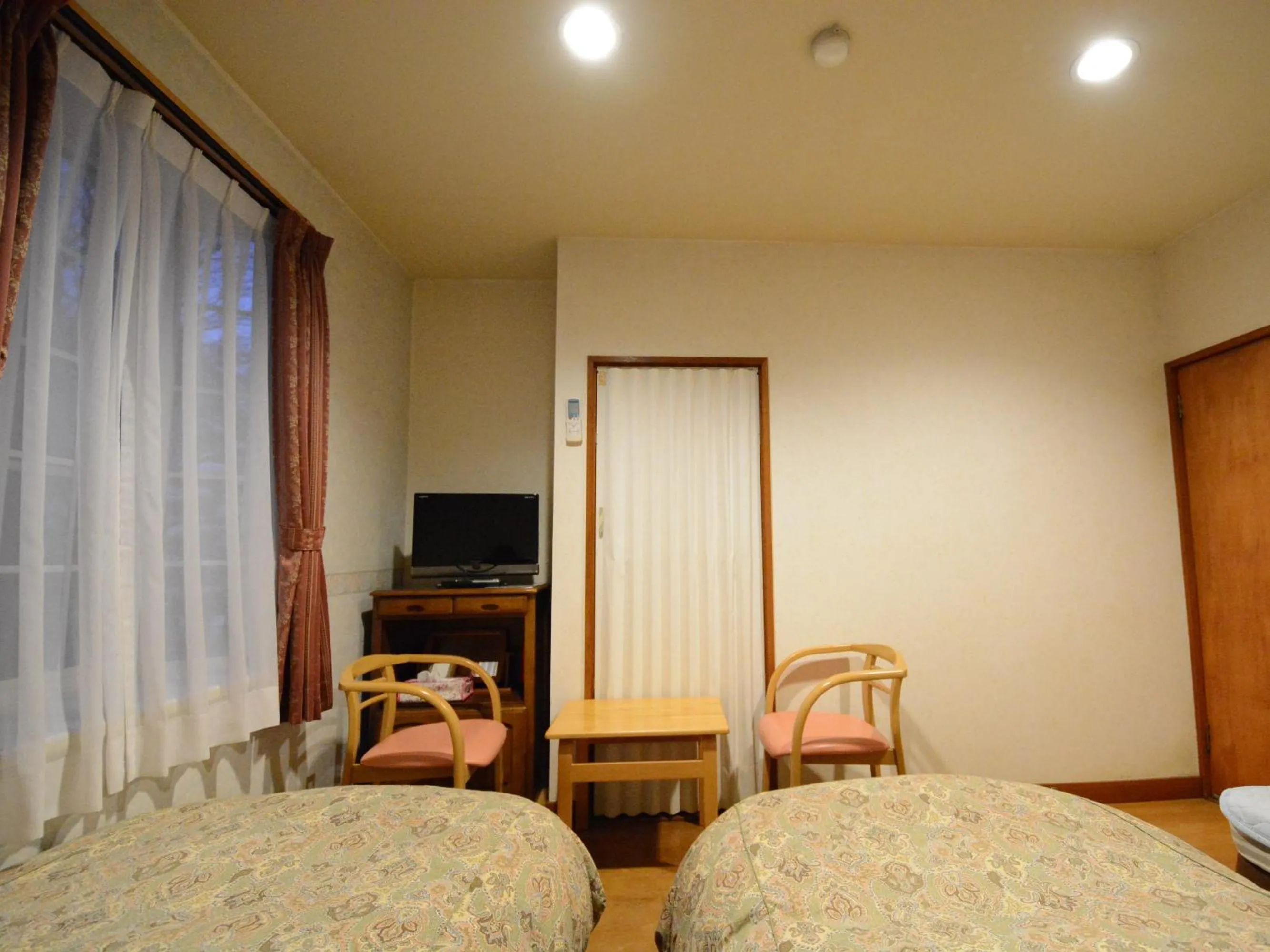 Photo of the whole room, Bed in Pension Avenue