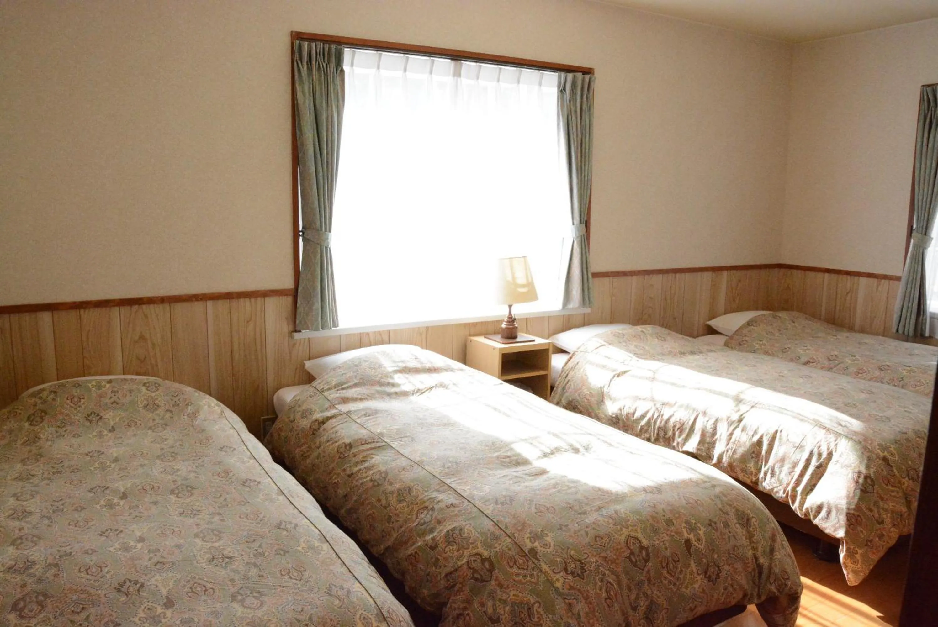 Photo of the whole room, Bed in Pension Avenue