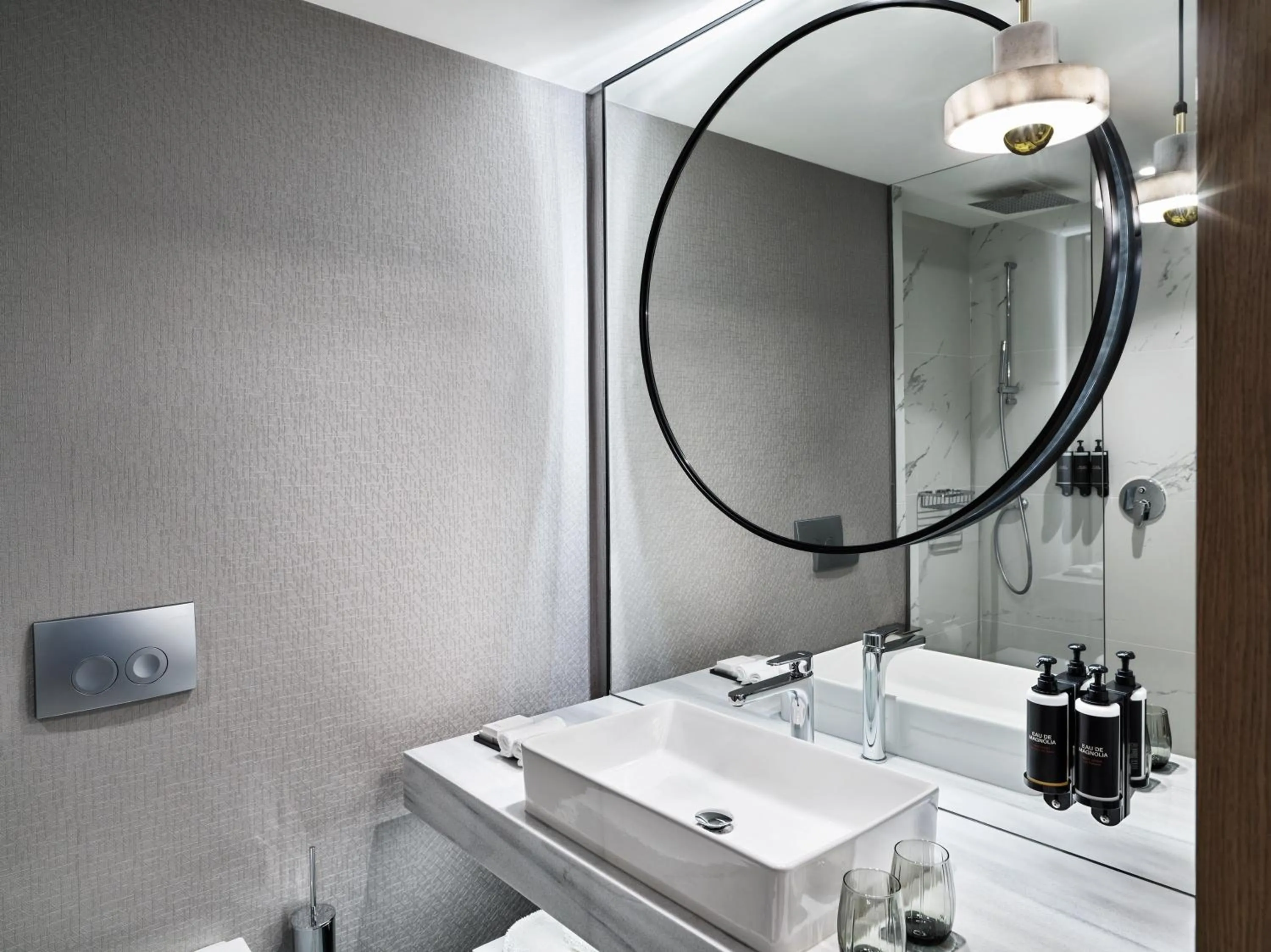 Shower in Grand Hyatt Athens