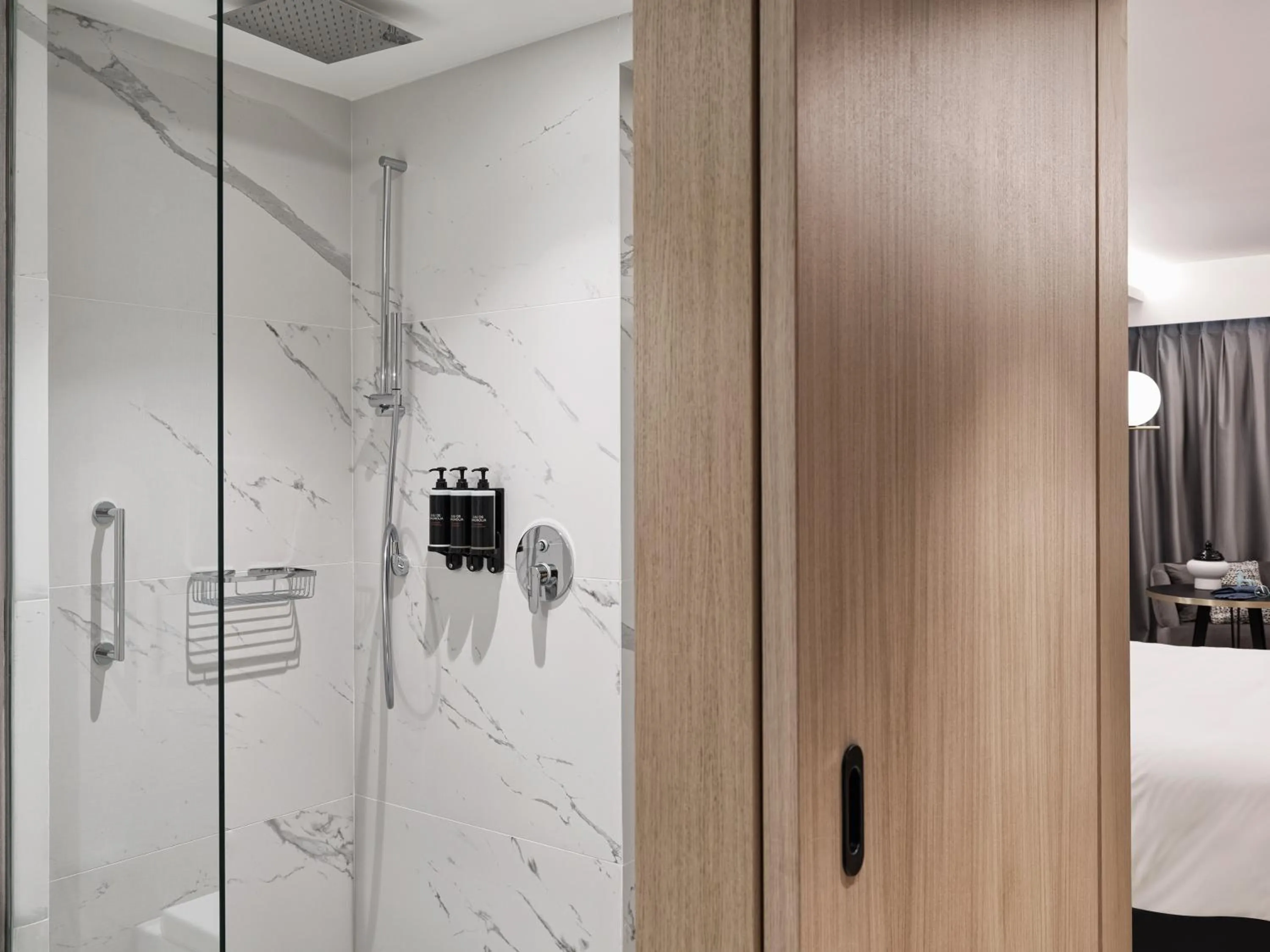 Shower in Grand Hyatt Athens